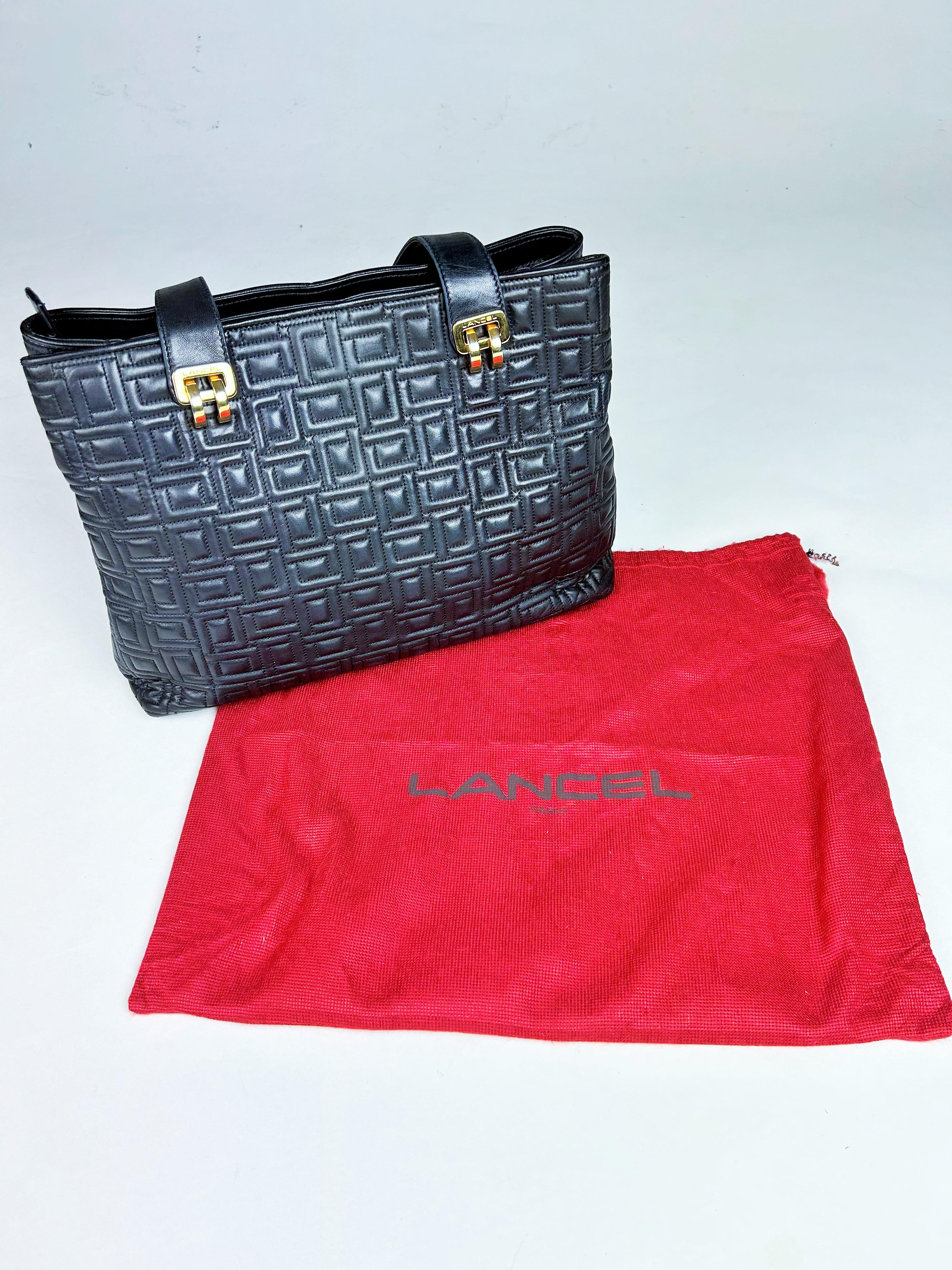 Bolso de piel azul marino de Lancel con bolsa - Francia Circa 1990 en venta 11