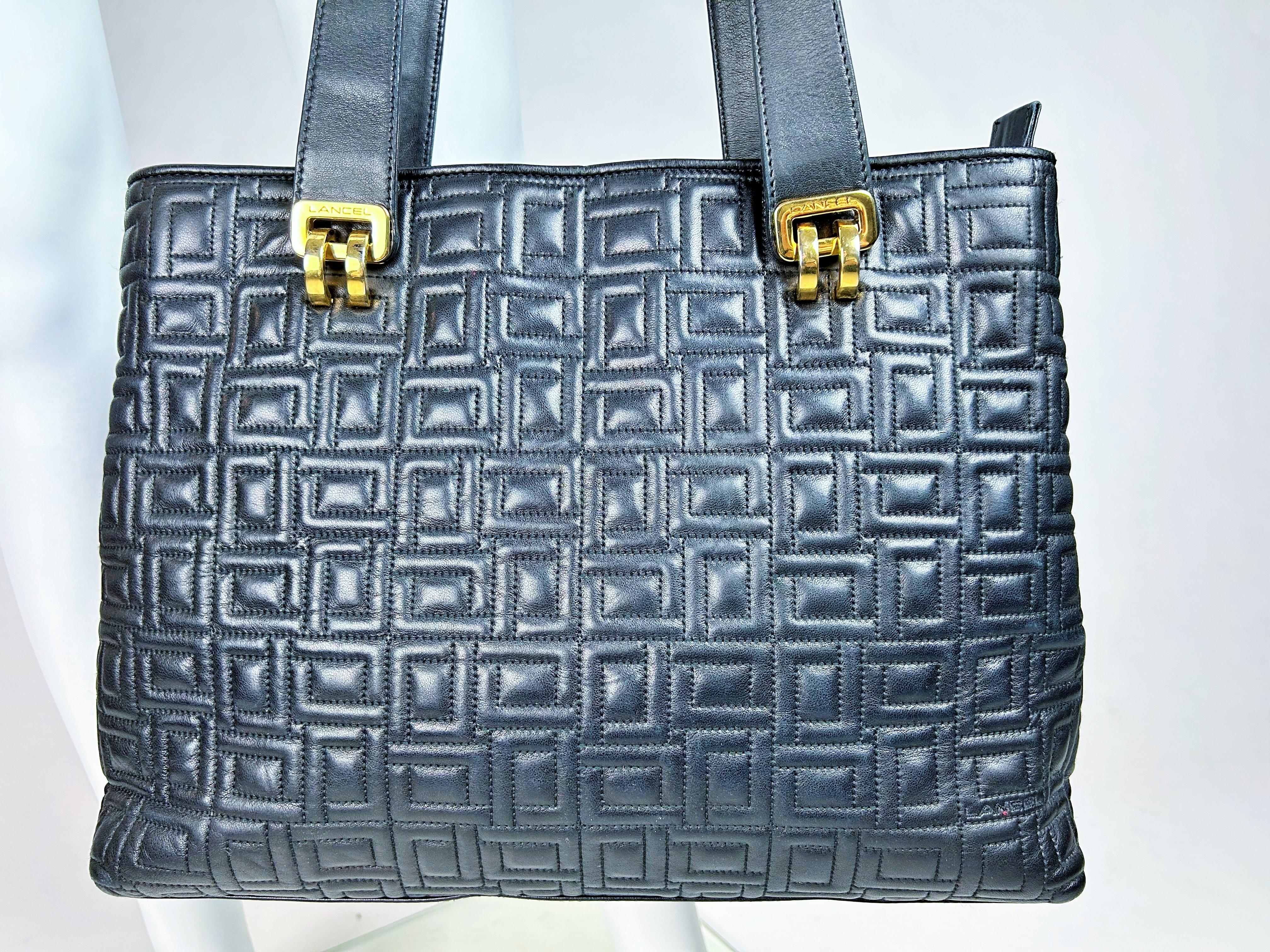 De las mujeres Bolso de piel azul marino de Lancel con bolsa - Francia Circa 1990 en venta