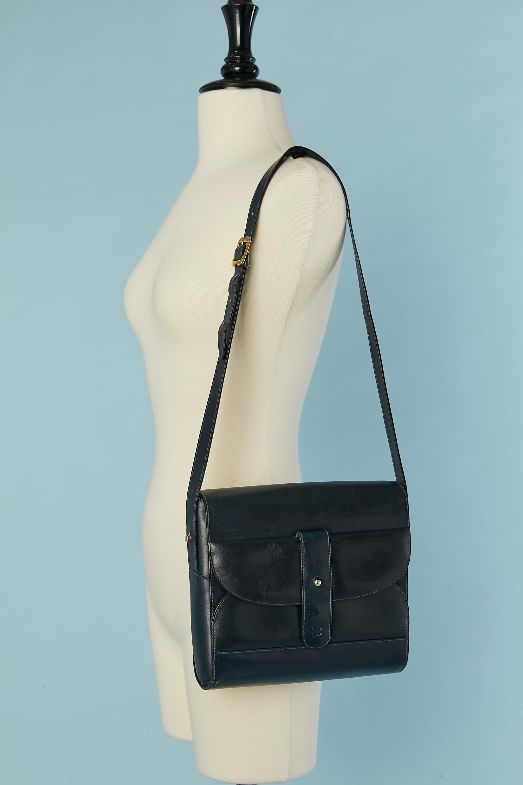 Sac à bandoulière en cuir bleu marine Balenciaga Circa 1970 en vente 1
