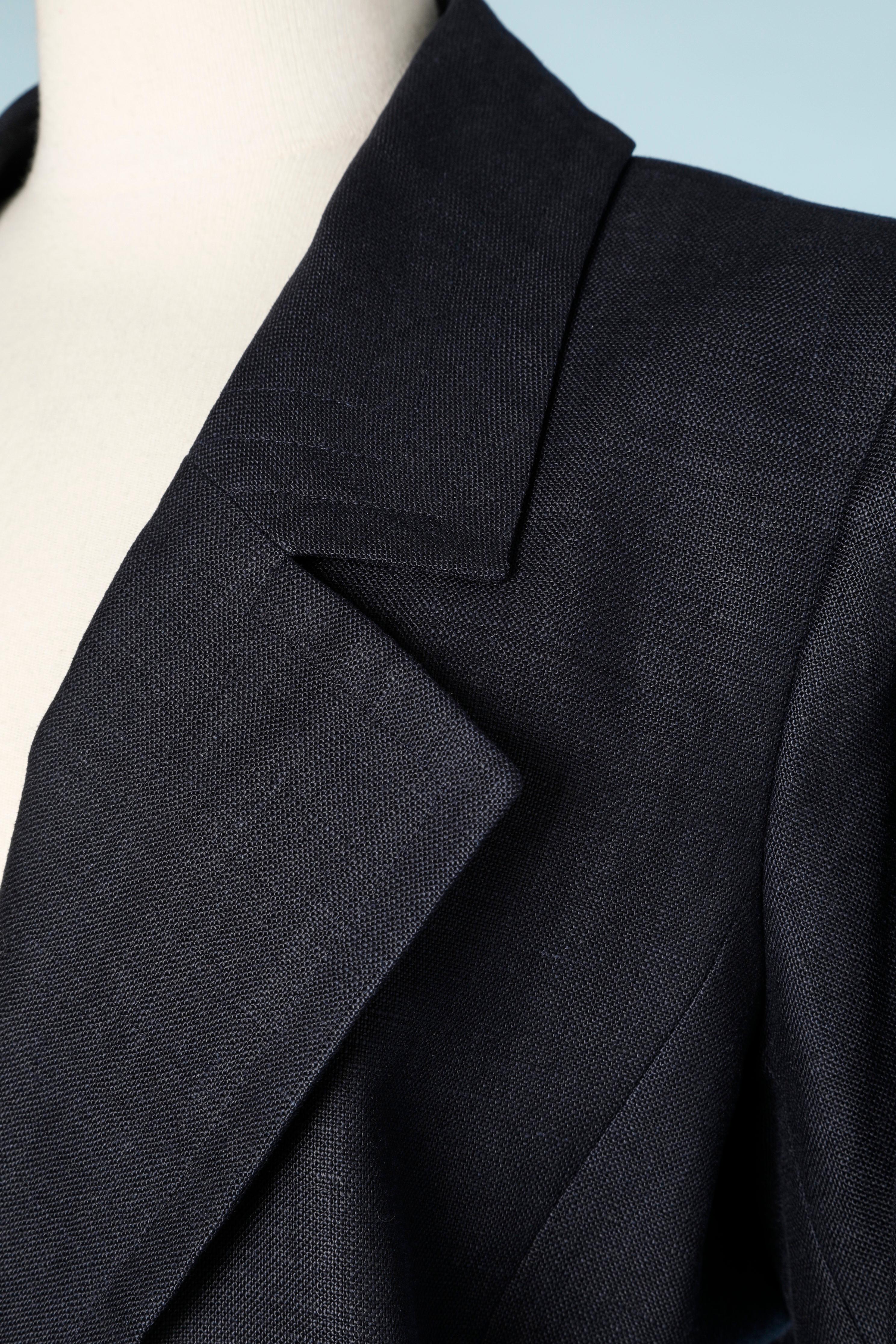 Navy blue linen skirt-suit . Main fabric: 100% linen. Lining: 55% acetate 45% rayon
SIZE 40 (Fr) 10 (Us) 