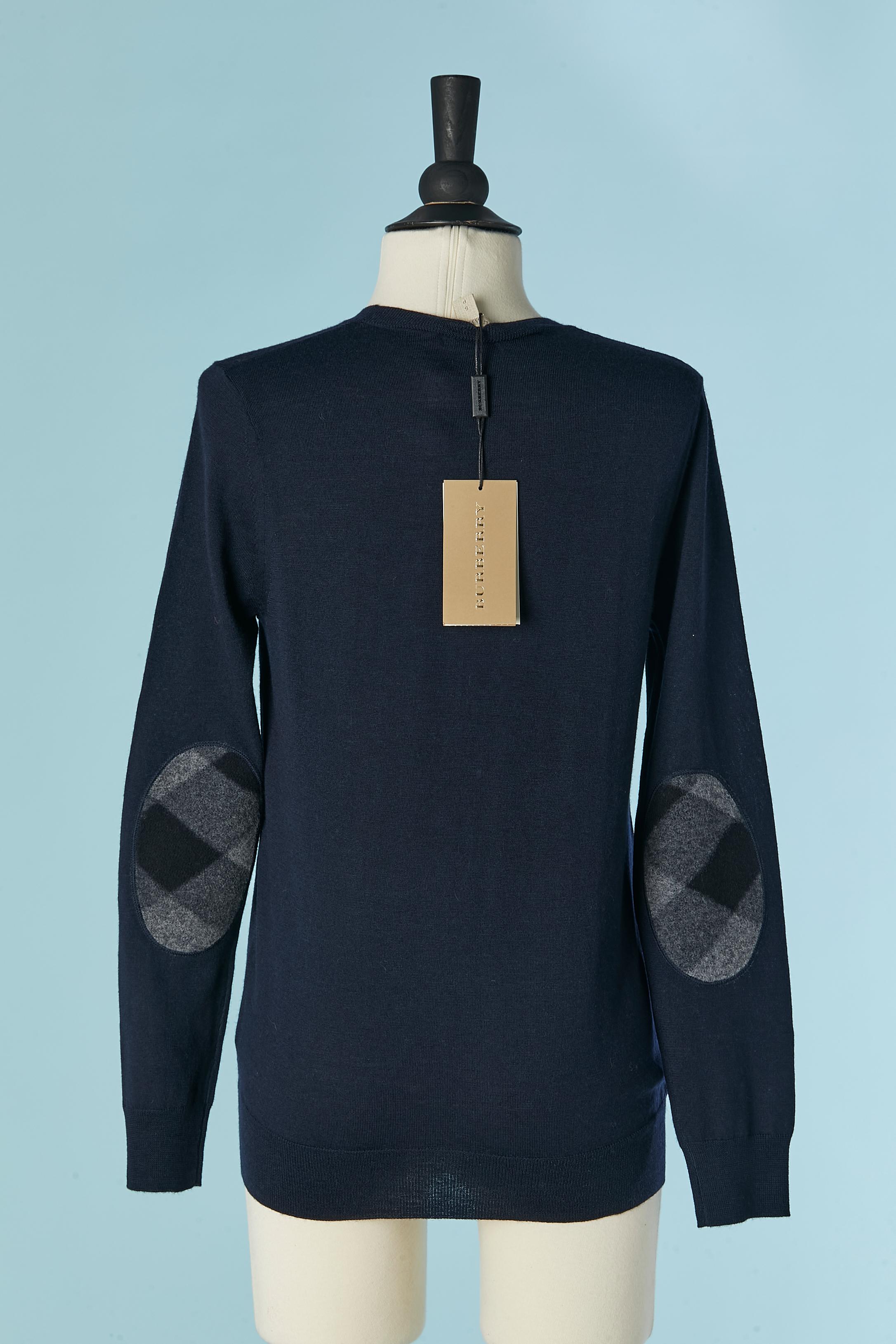 Pull en laine mérinos bleu marine avec coudières à carreaux en laine BURBERRY BRIT nouveau Neuf - En vente à Saint-Ouen-Sur-Seine, FR