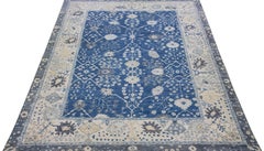 Marineblauer Wollteppich mit Blumenmuster von Apadana, handgeknüpft, modernes Design