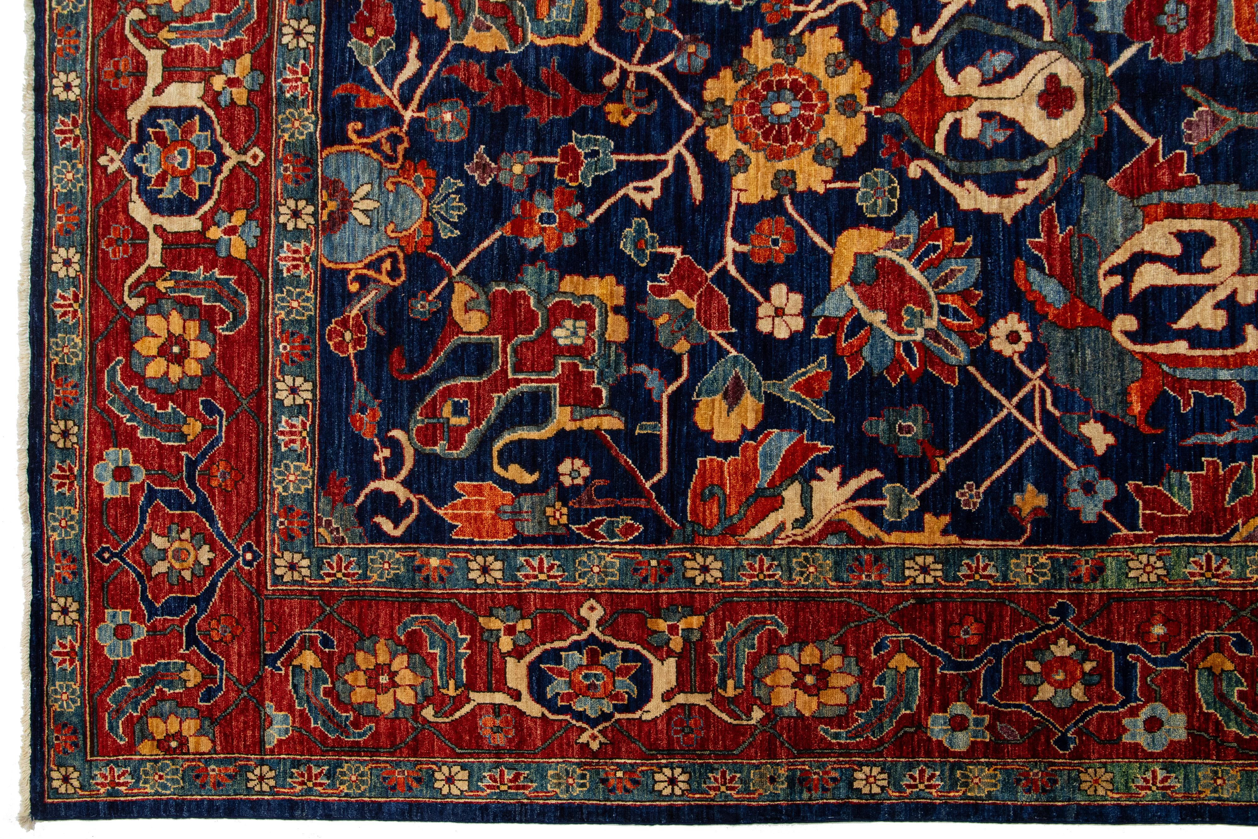Tapis moderne de style Serapi fait à la main, bleu marine avec motif floral sur toute la surface Neuf - En vente à Norwalk, CT