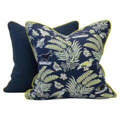 Almohadas cuadradas de tela de lino estampada azul marino con ribete amarillo