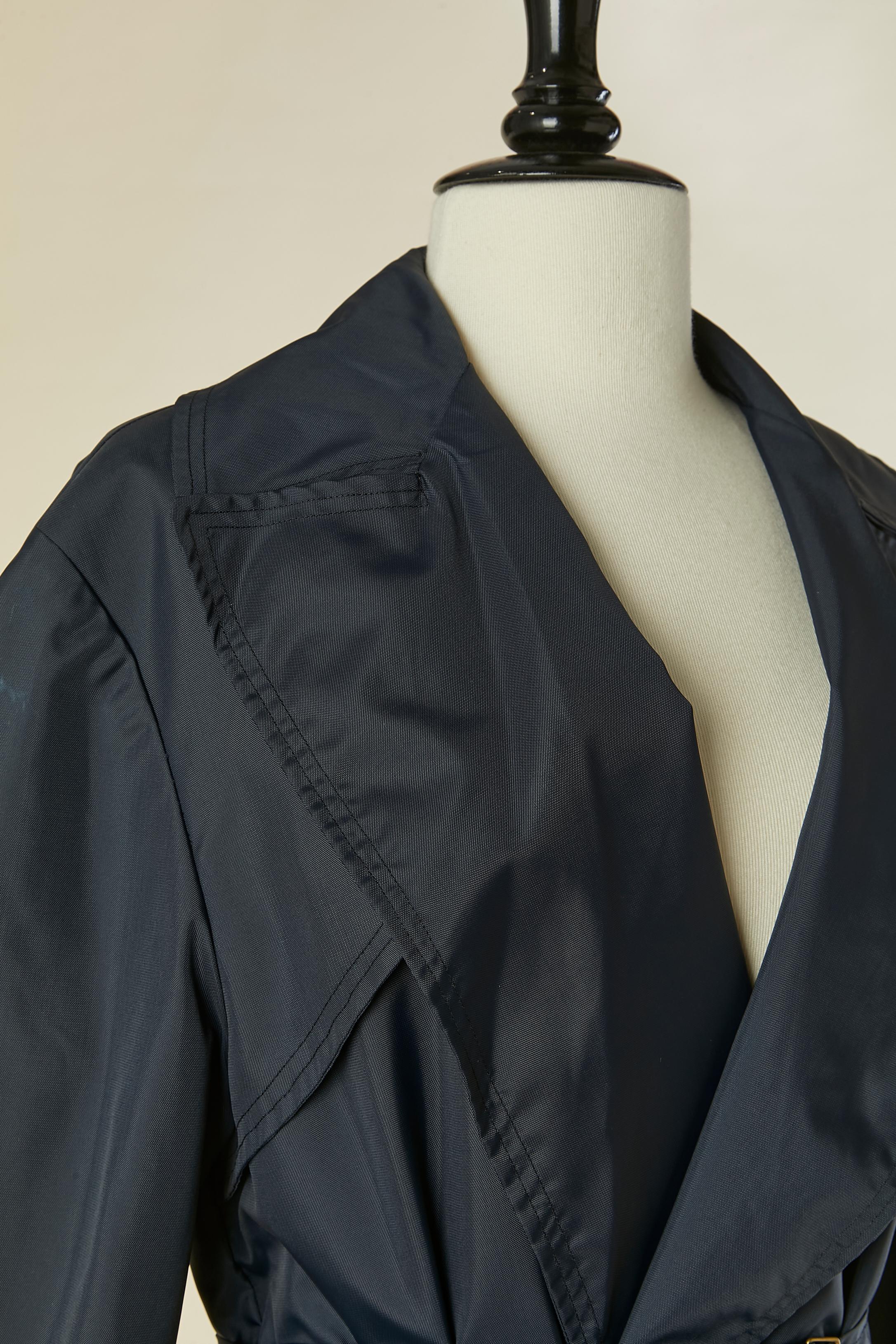 Nero Impermeabile raglan in nylon blu navy con cintura HELMUT Lang in vendita