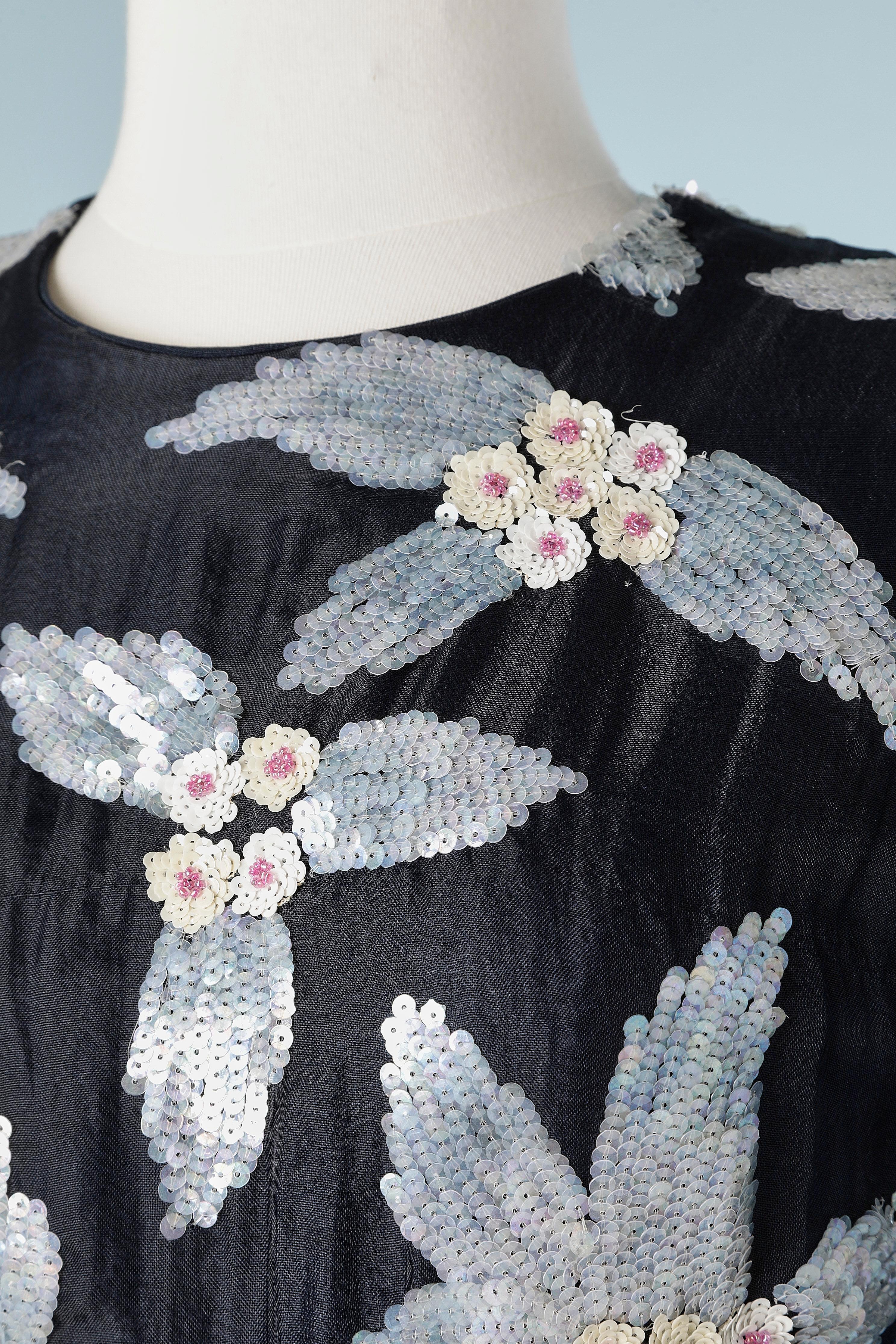 Vestido de noche azul marino de rayón con bordado floral de lentejuelas y cuentas André Laug Negro en venta