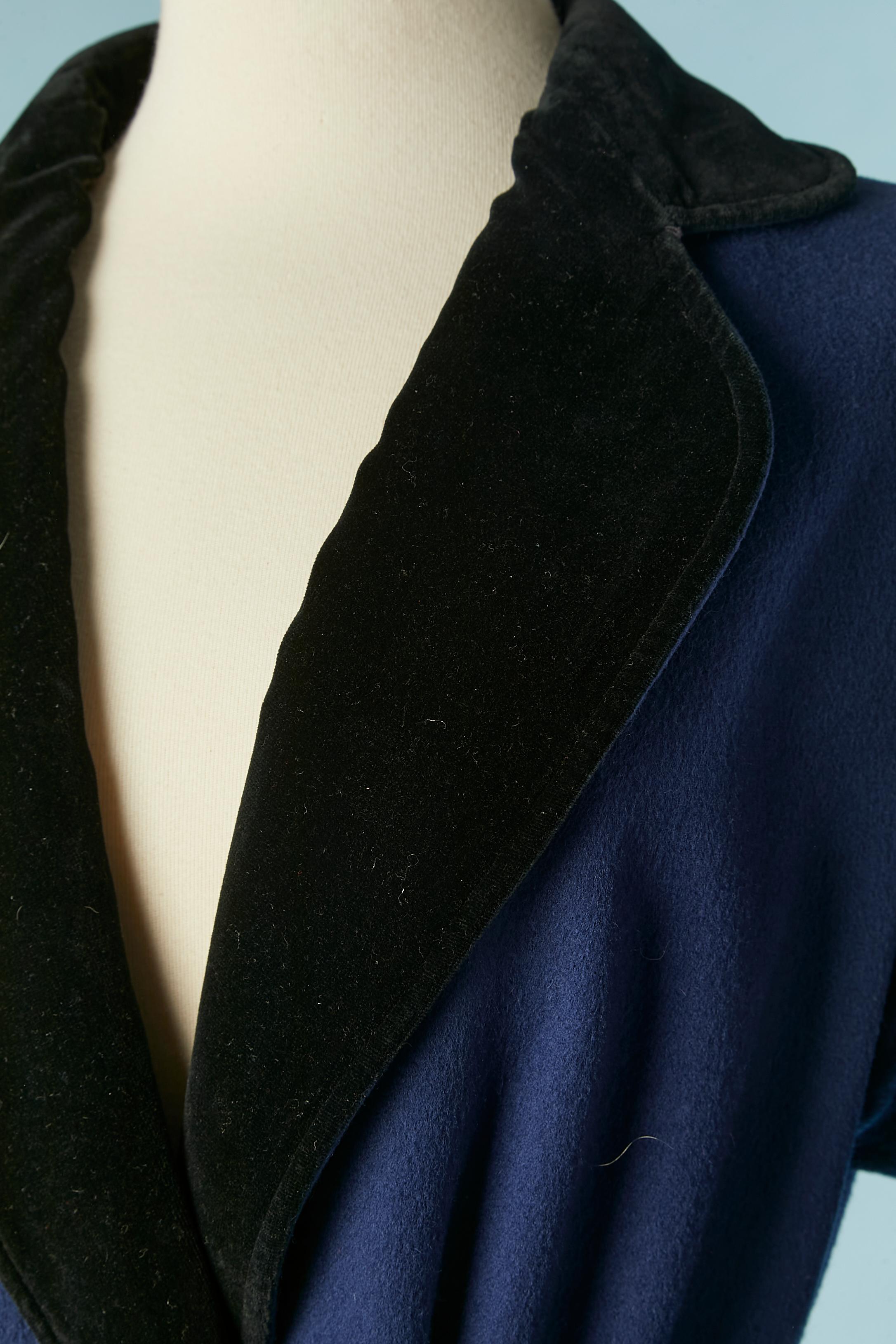Navy blue wool coat with black velvet details. Velvet belt, lenght= 103 cm
Pockets on both side. 
The tag with fabric composition has been cut but the lining is probably acetate or rayon. 
SIZE 36 (Fr) on tag but fit M 
