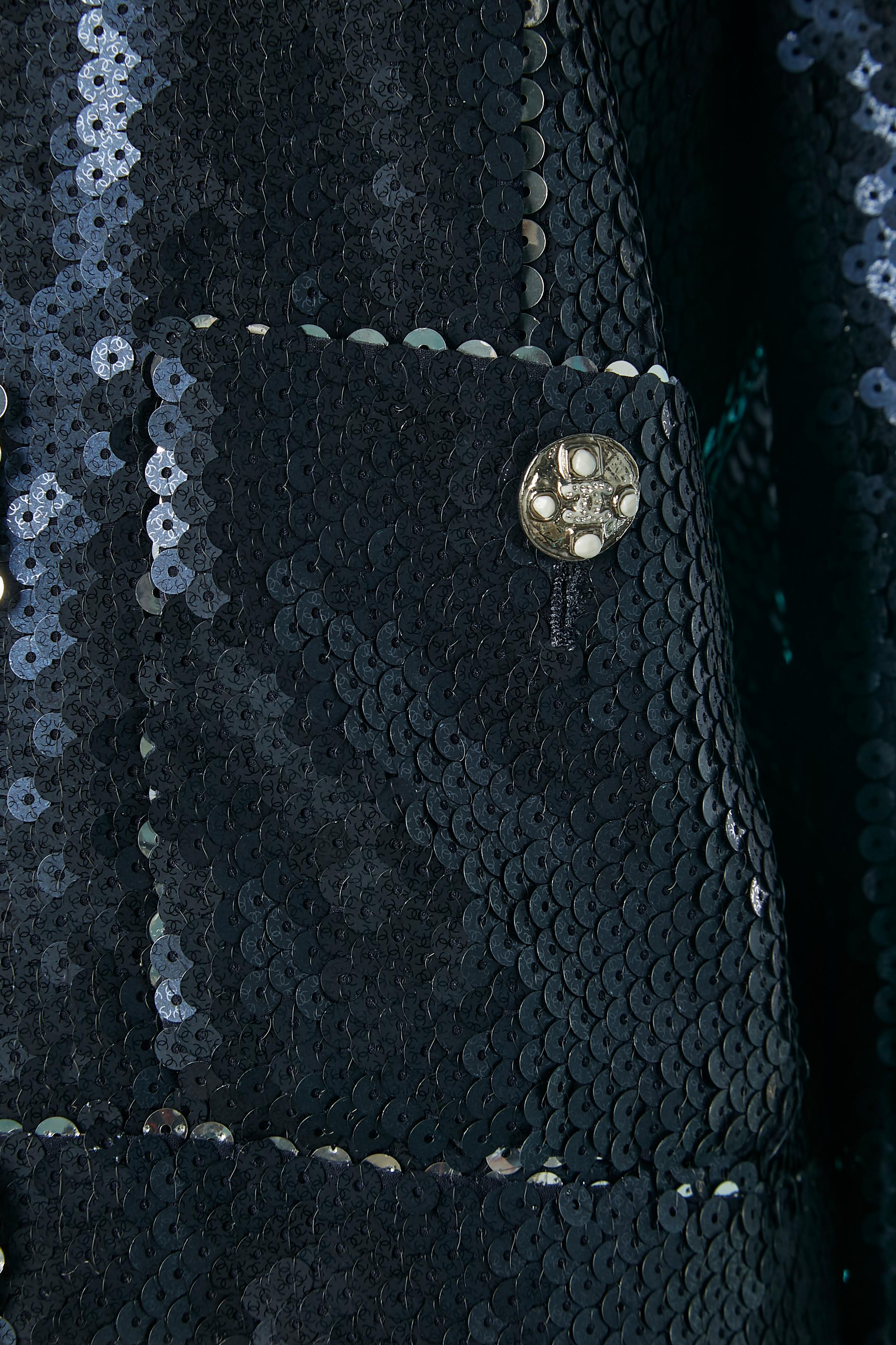 Women's Navy blue sequin jacket with branded jewelerry button Chanel Resort 2023 For Sale