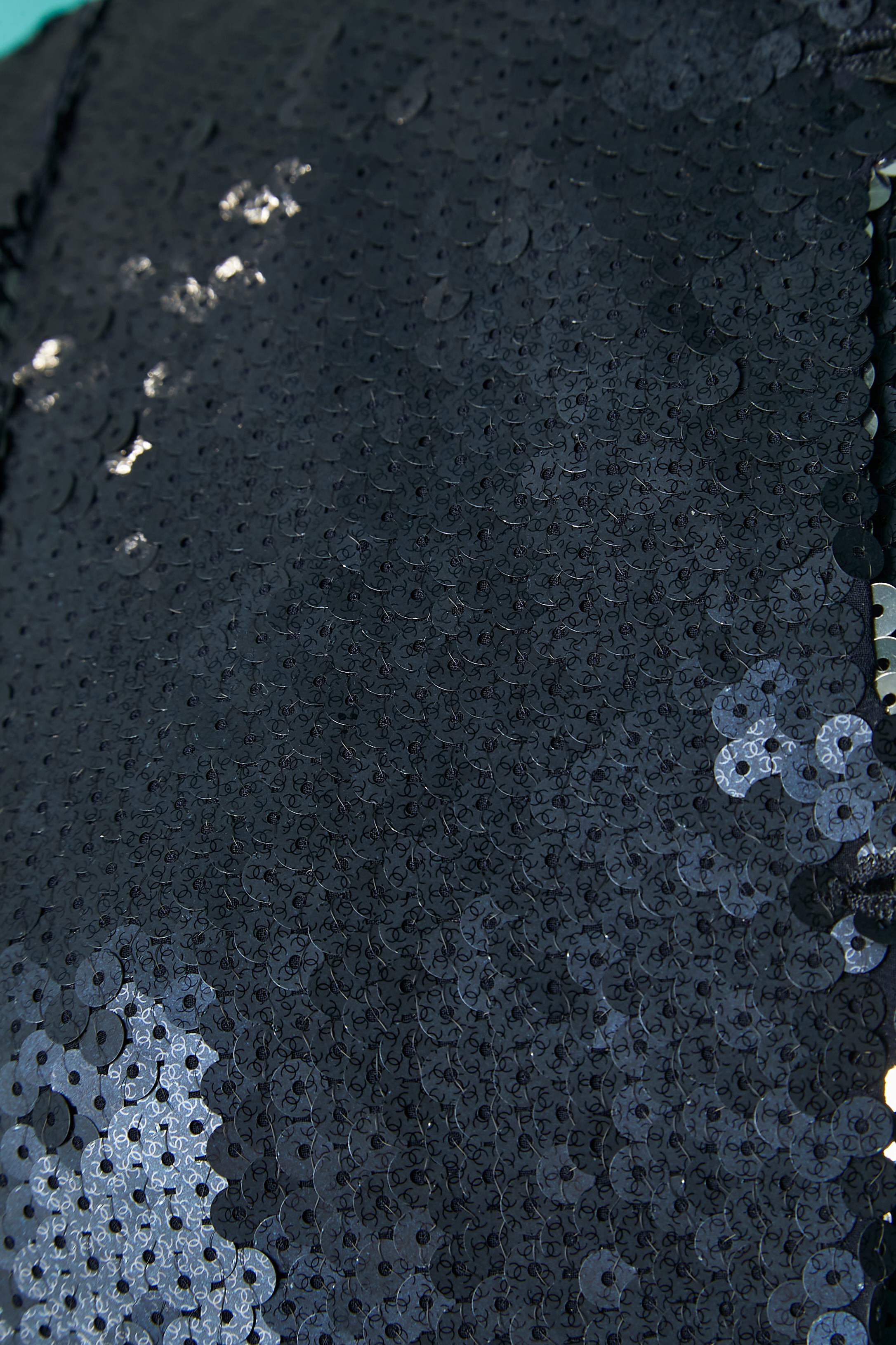 Navy blue sequin jacket with branded jewelerry button Chanel Resort 2023 For Sale 1