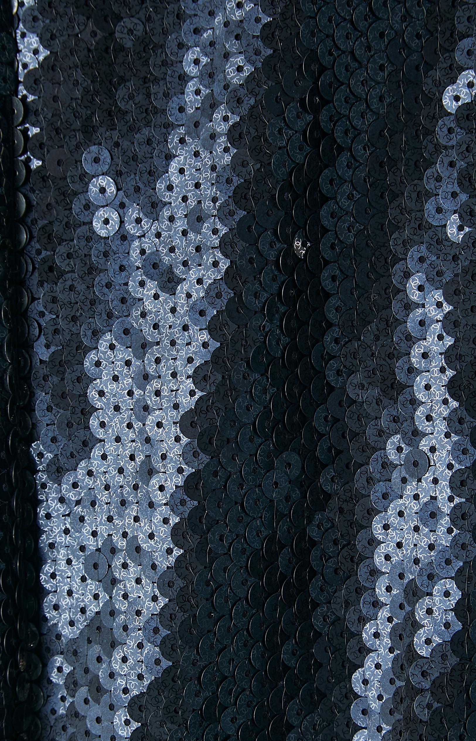 Navy blue sequin jacket with branded jewelerry button Chanel Resort 2023 For Sale 4