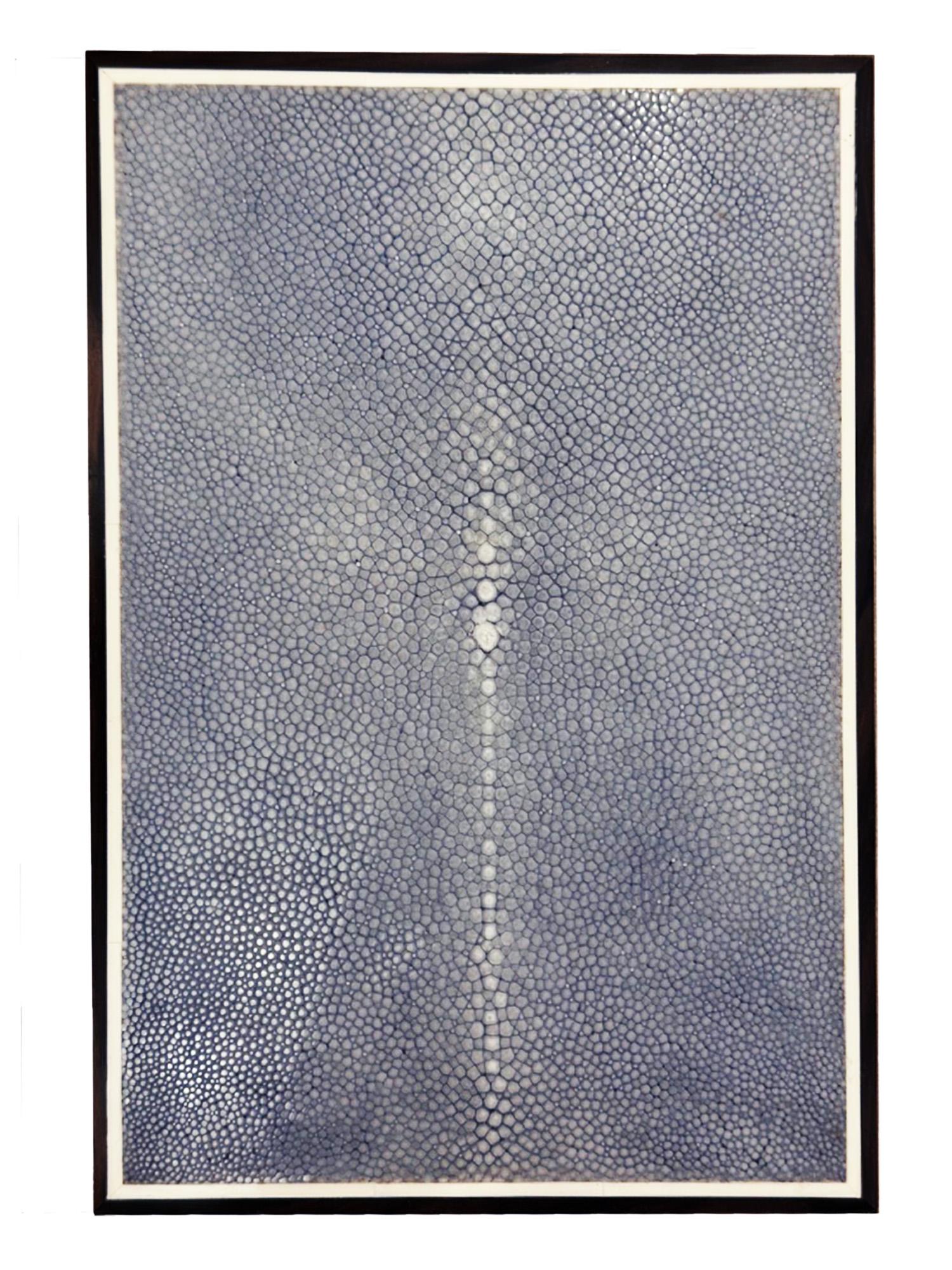 Marineblaue Schatulle aus Chagrin und Makassar-Ebenholz mit Knochenintarsien im Zustand „Neu“ im Angebot in New York, NY