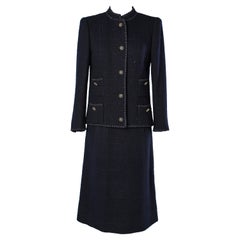 Combinaison jupe bleu marine en tweed de laine  France de Kergal vers 1970