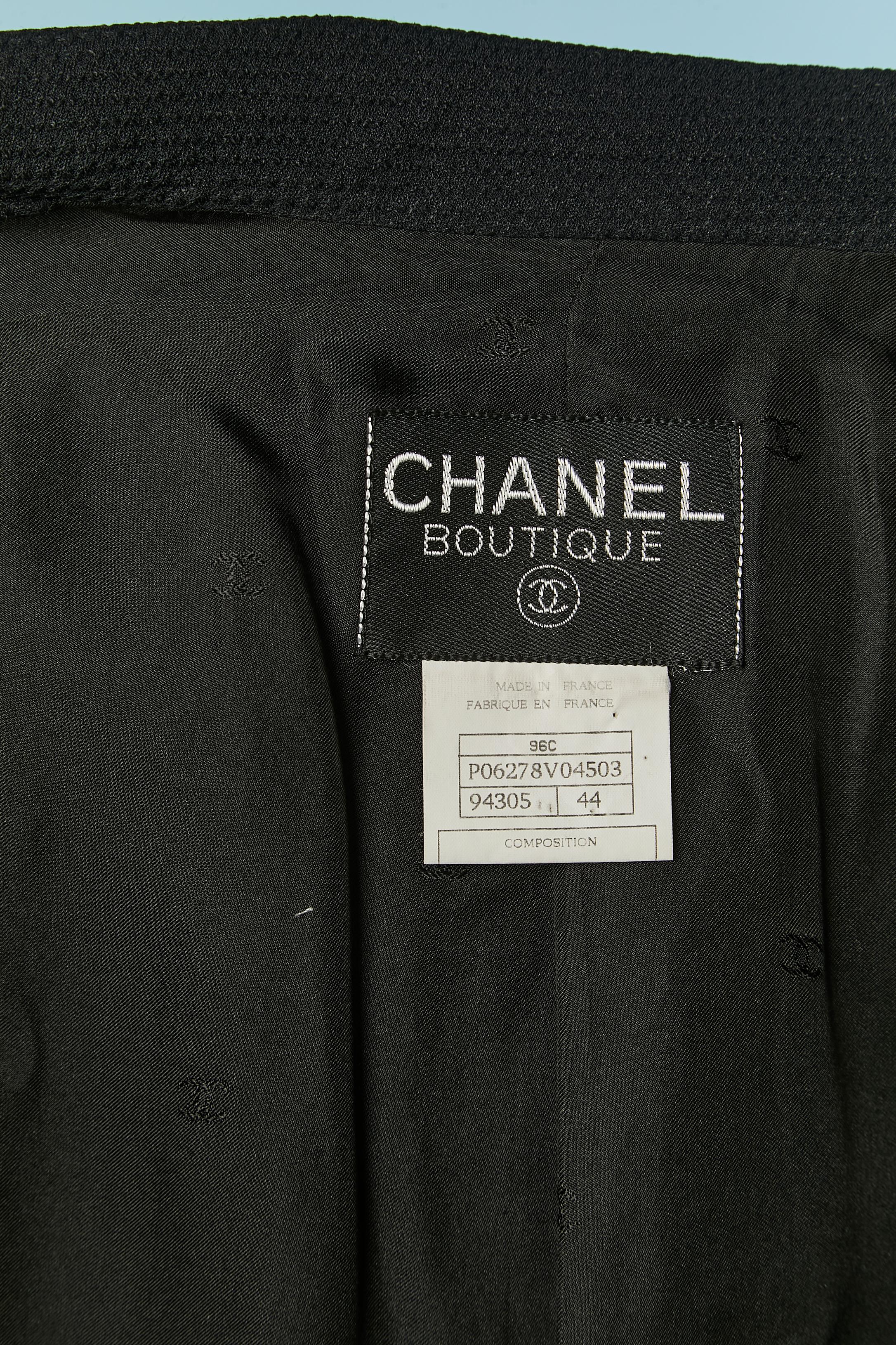 Traje-falda azul marino con chaqueta cruzada CHANEL Boutique en venta 5