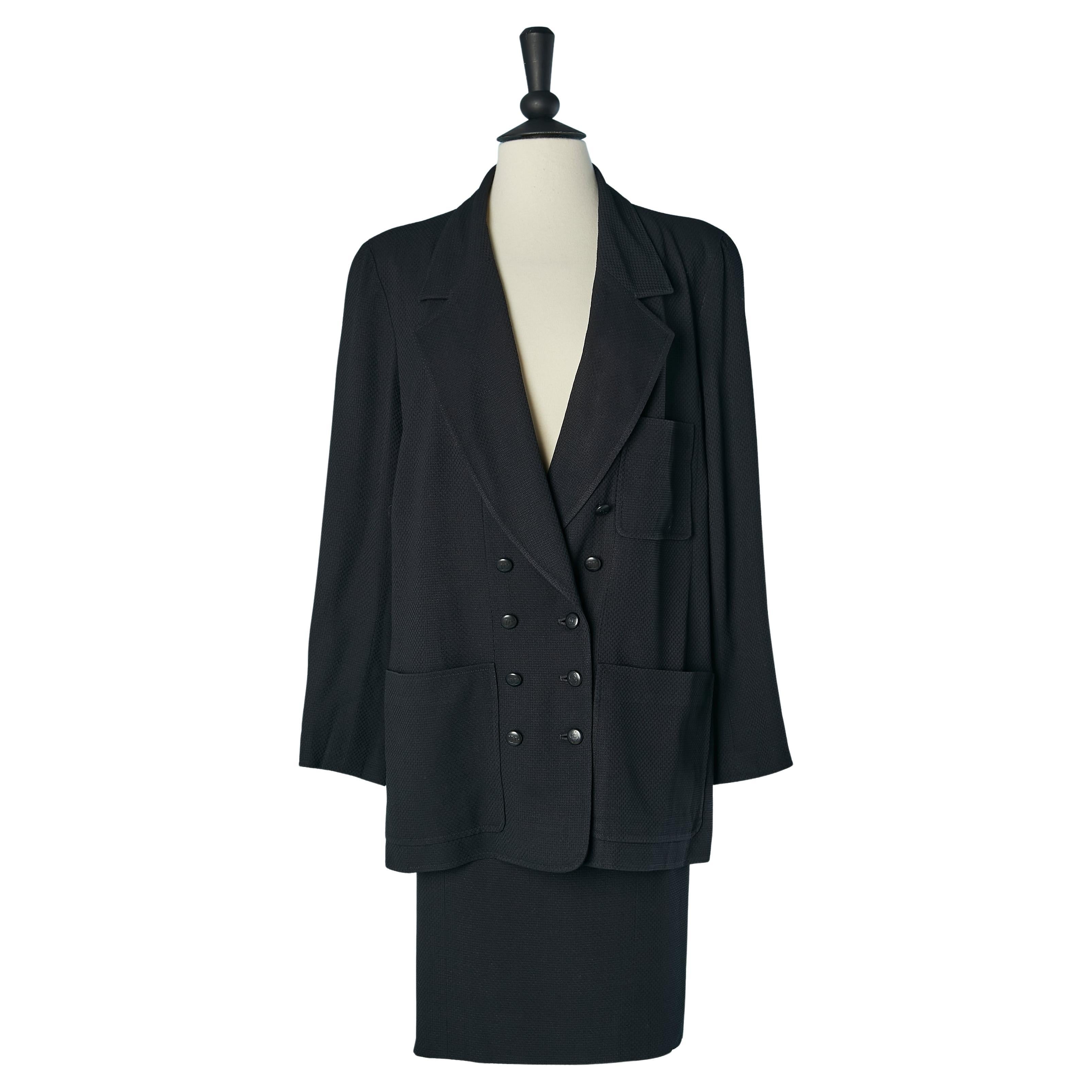 Traje-falda azul marino con chaqueta cruzada CHANEL Boutique en venta
