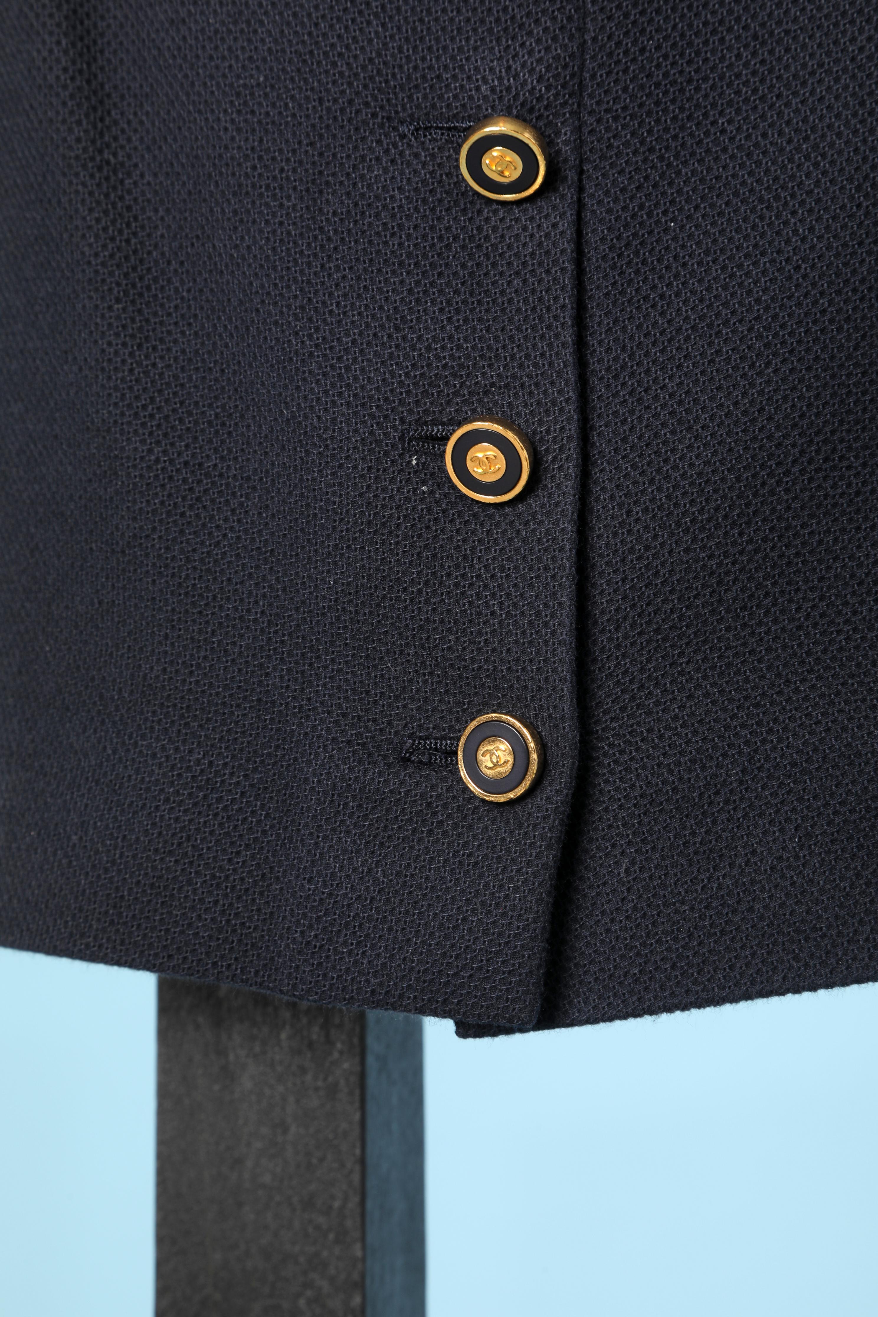 De las mujeres Navy blue skirt with button on the middle back CHANEL BOUTIQUE en venta