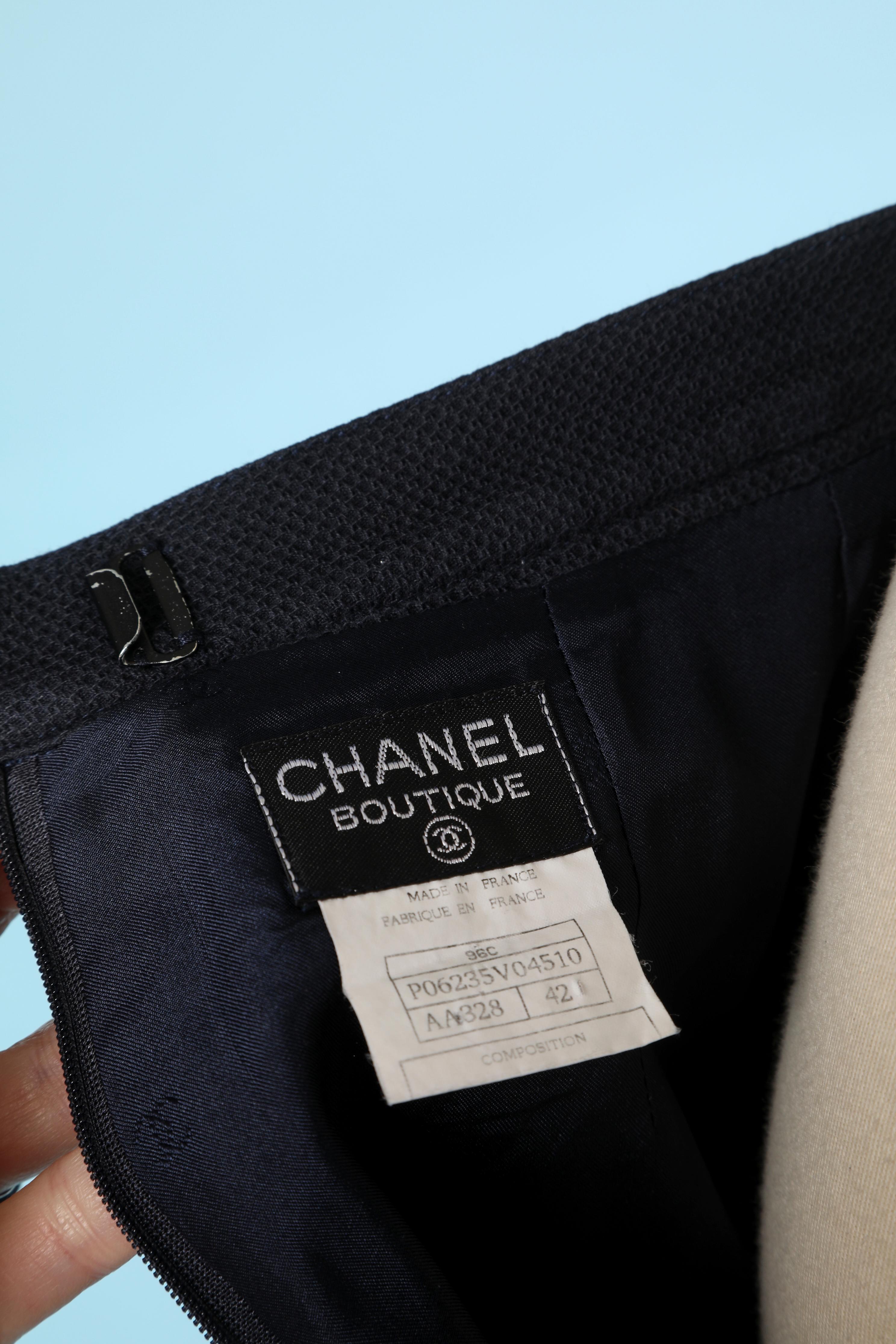 Navy blue skirt with button on the middle back CHANEL BOUTIQUE en venta 1