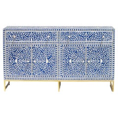 Buffet con intarsi in osso a spirale blu navy con gambe dorate di House of Jaipur