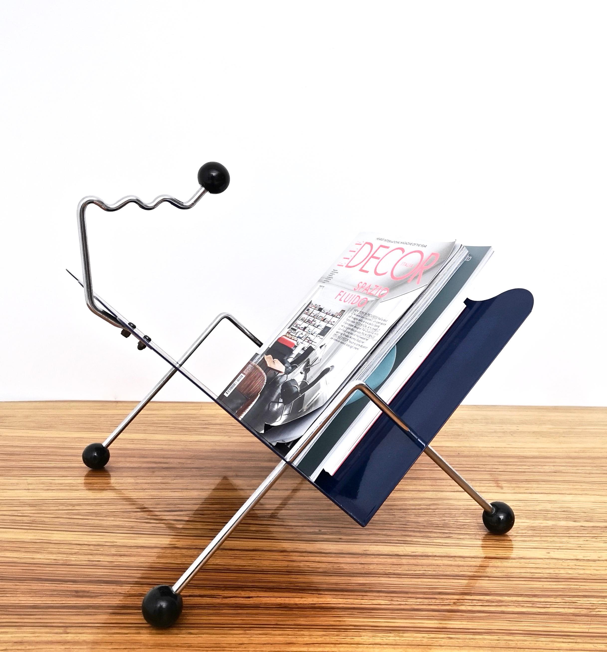Late 20th Century Postmodern Navy Blue Varnished Metal and Steel Magazine Rack, Italy 1980s