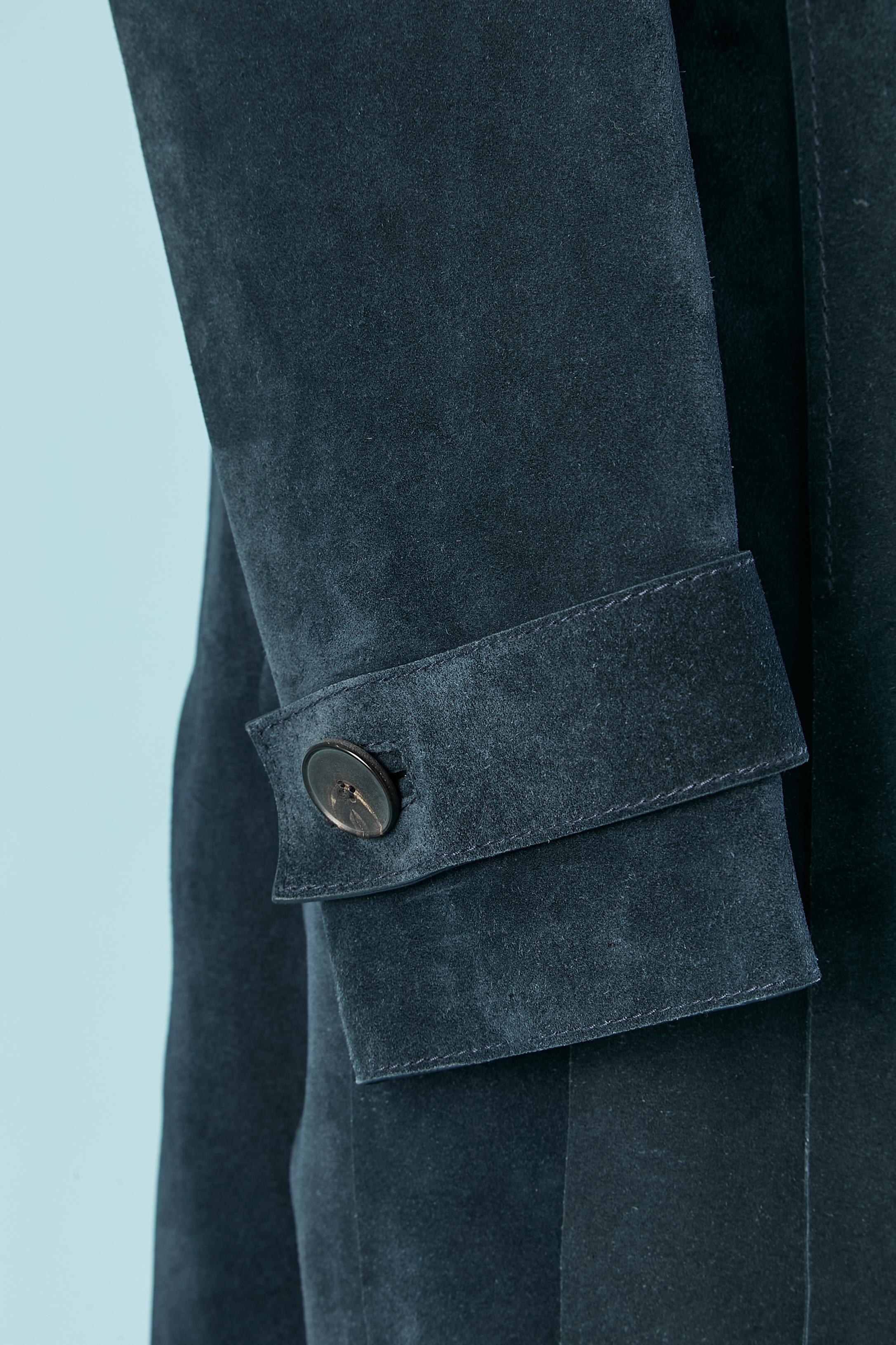 Marineblauer Wildleder-Trenchcoat von Christian Dior im Zustand „Hervorragend“ im Angebot in Saint-Ouen-Sur-Seine, FR