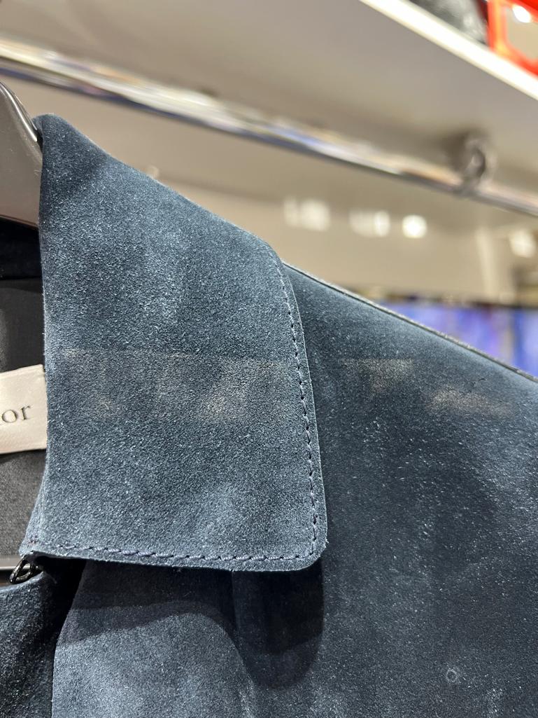 Marineblauer Wildleder-Trenchcoat von Christian Dior im Angebot 2