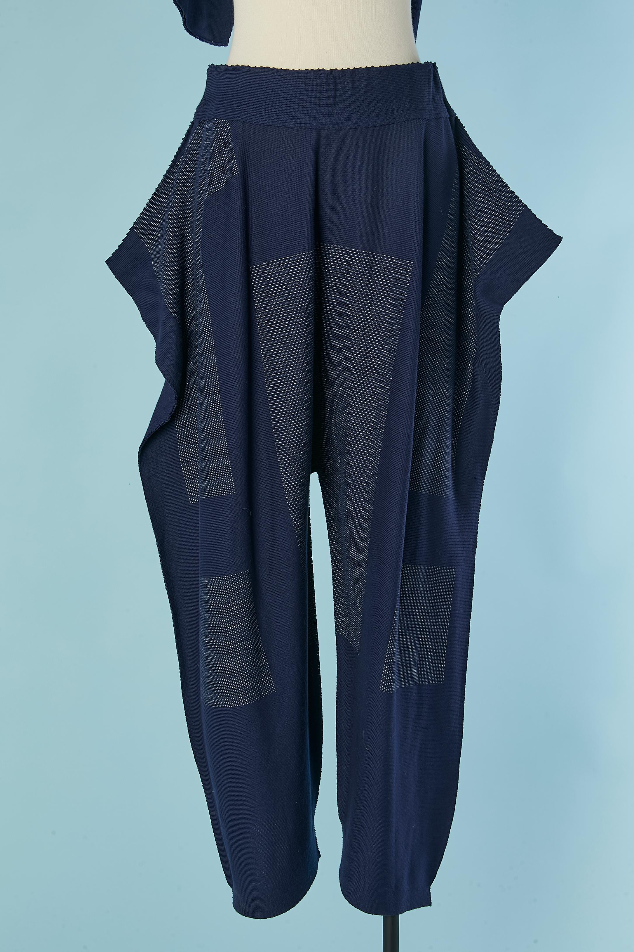 Maglione e pantaloni blu navy in maglia jacquard ISSEY MIYAKE New in vendita 2