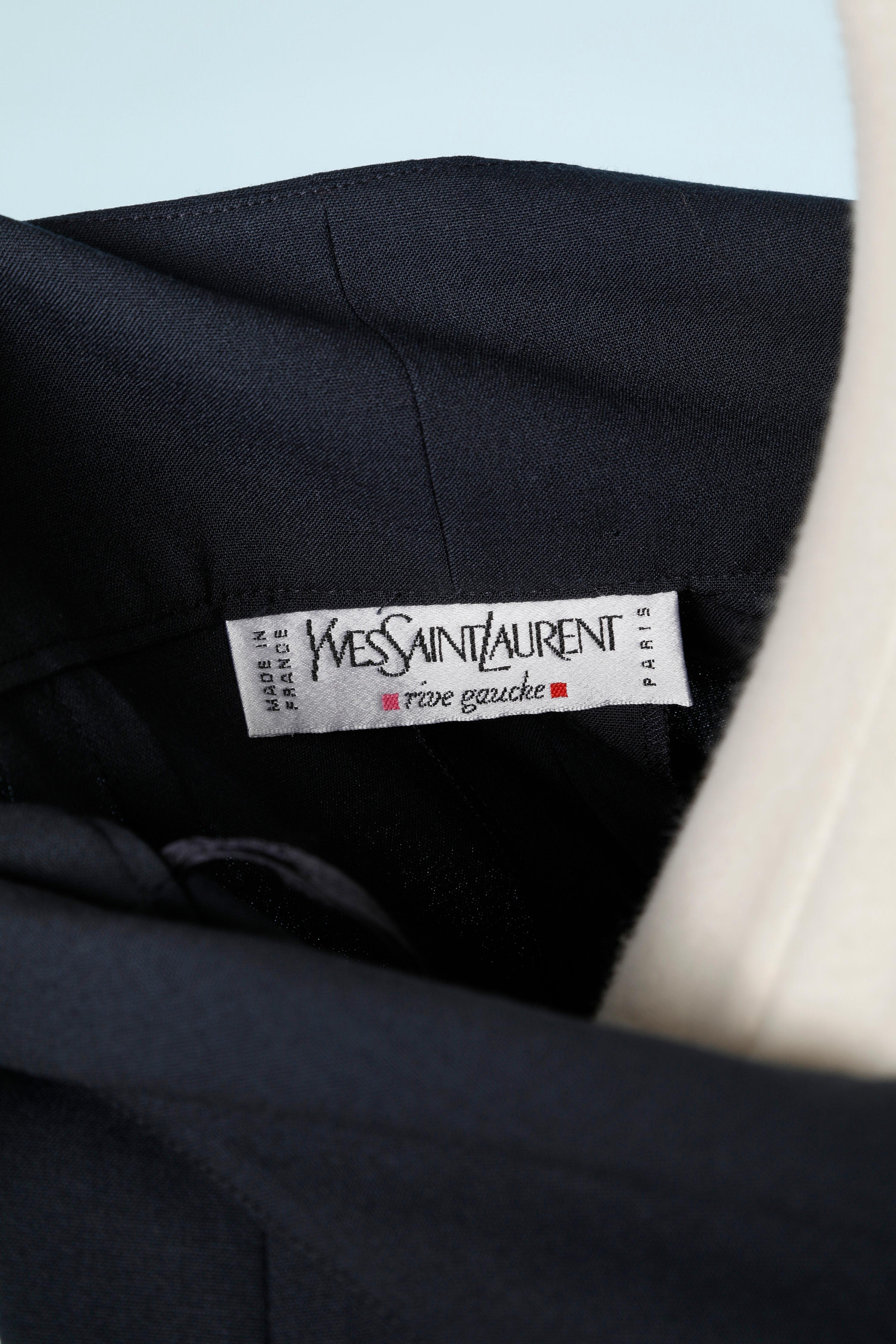 Jupe en laine fine bleu marine avec ceinture en tissu enveloppante Yves Saint Laurent Rive Gauche  en vente 3
