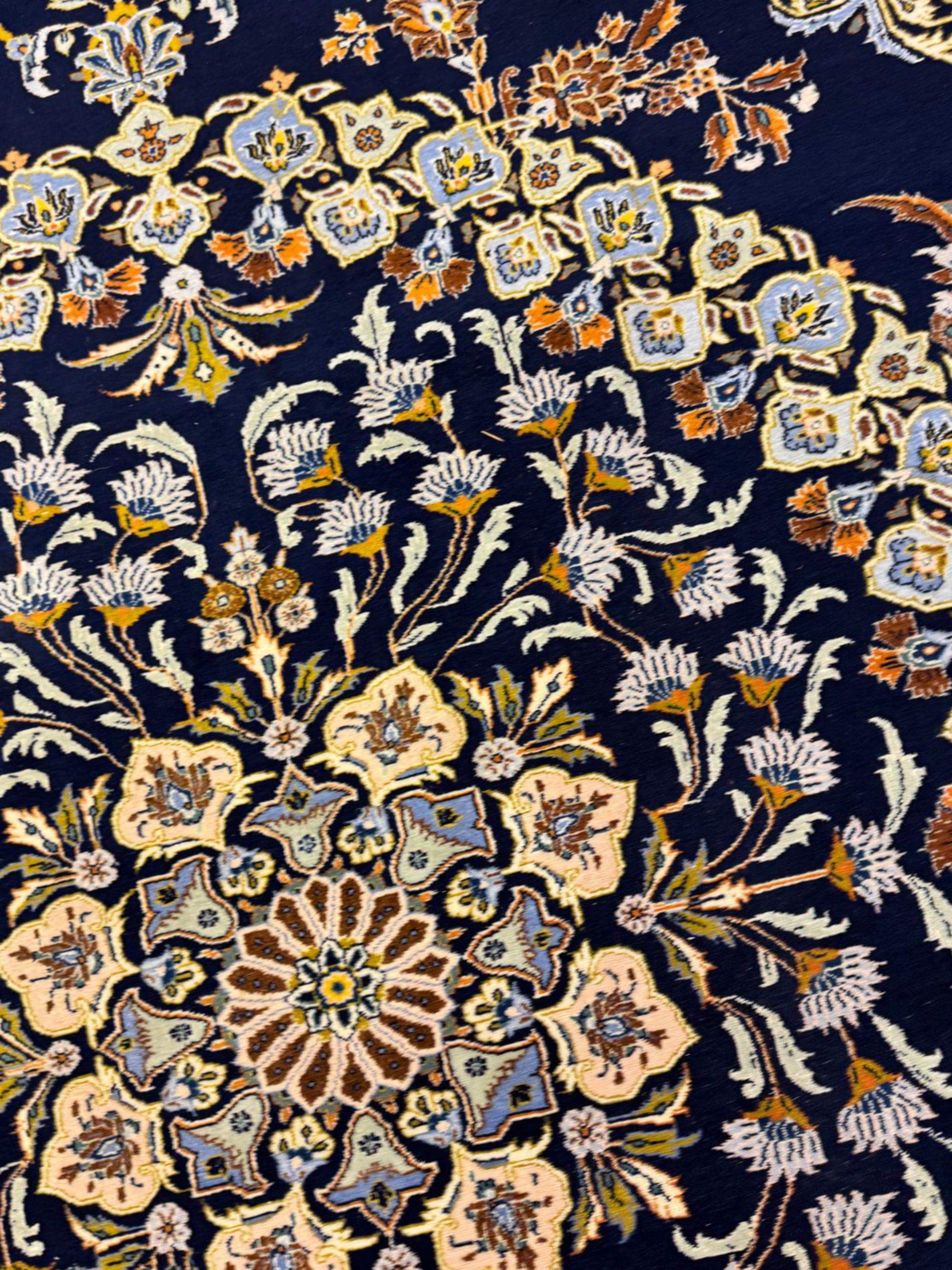 Marineblauer Vintage-Teppich, Kashan-Teppich Floral Design Teppich für Heimtextilien (Kaukasisch) im Angebot