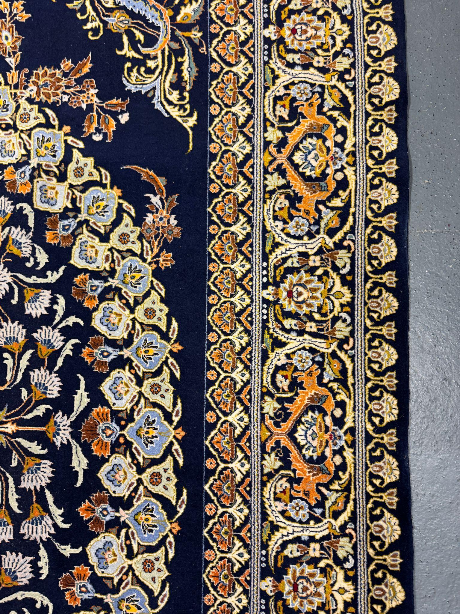 Marineblauer Vintage-Teppich, Kashan-Teppich Floral Design Teppich für Heimtextilien (21. Jahrhundert und zeitgenössisch) im Angebot