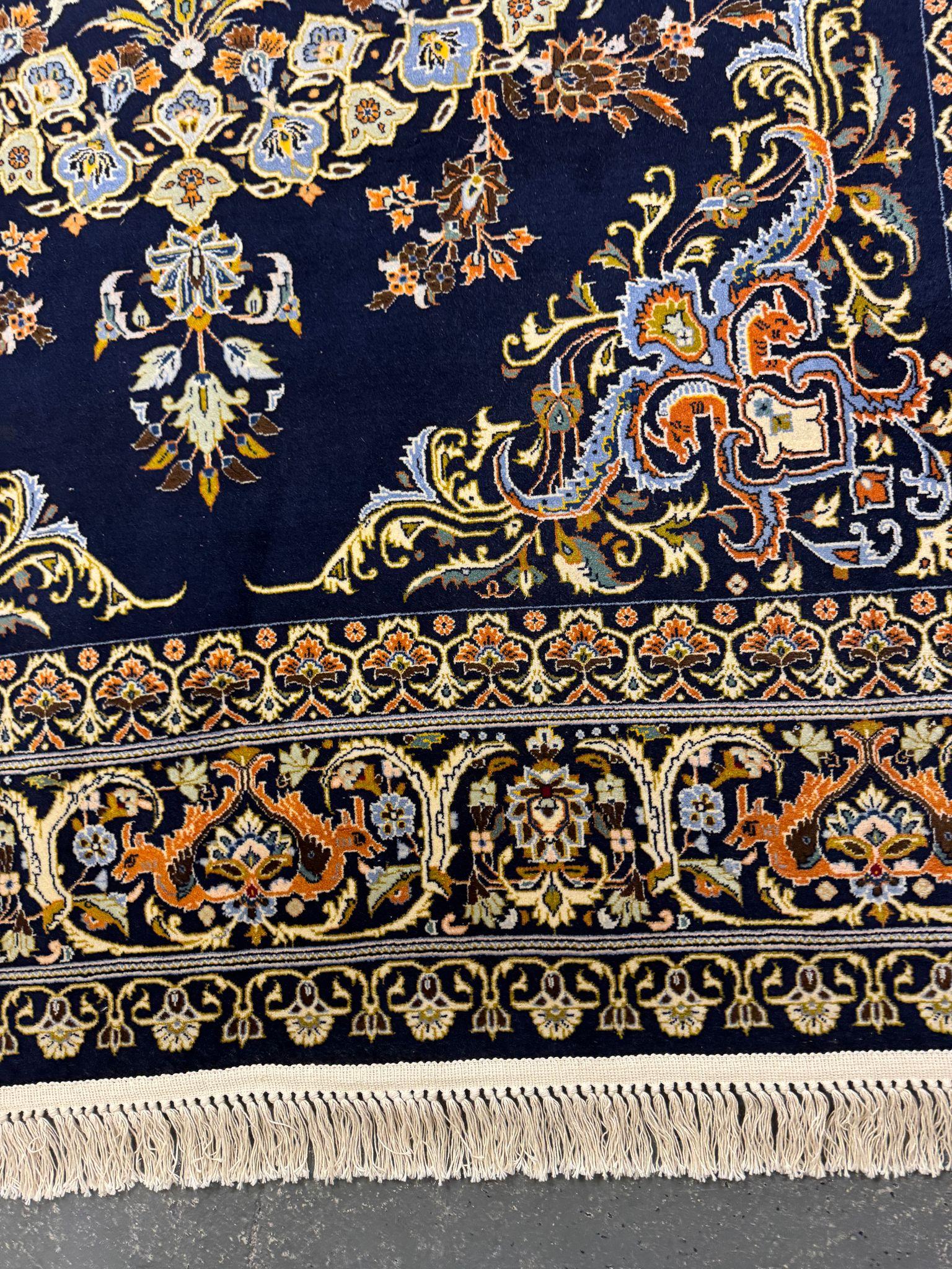 Marineblauer Vintage-Teppich, Kashan-Teppich Floral Design Teppich für Heimtextilien (Wolle) im Angebot