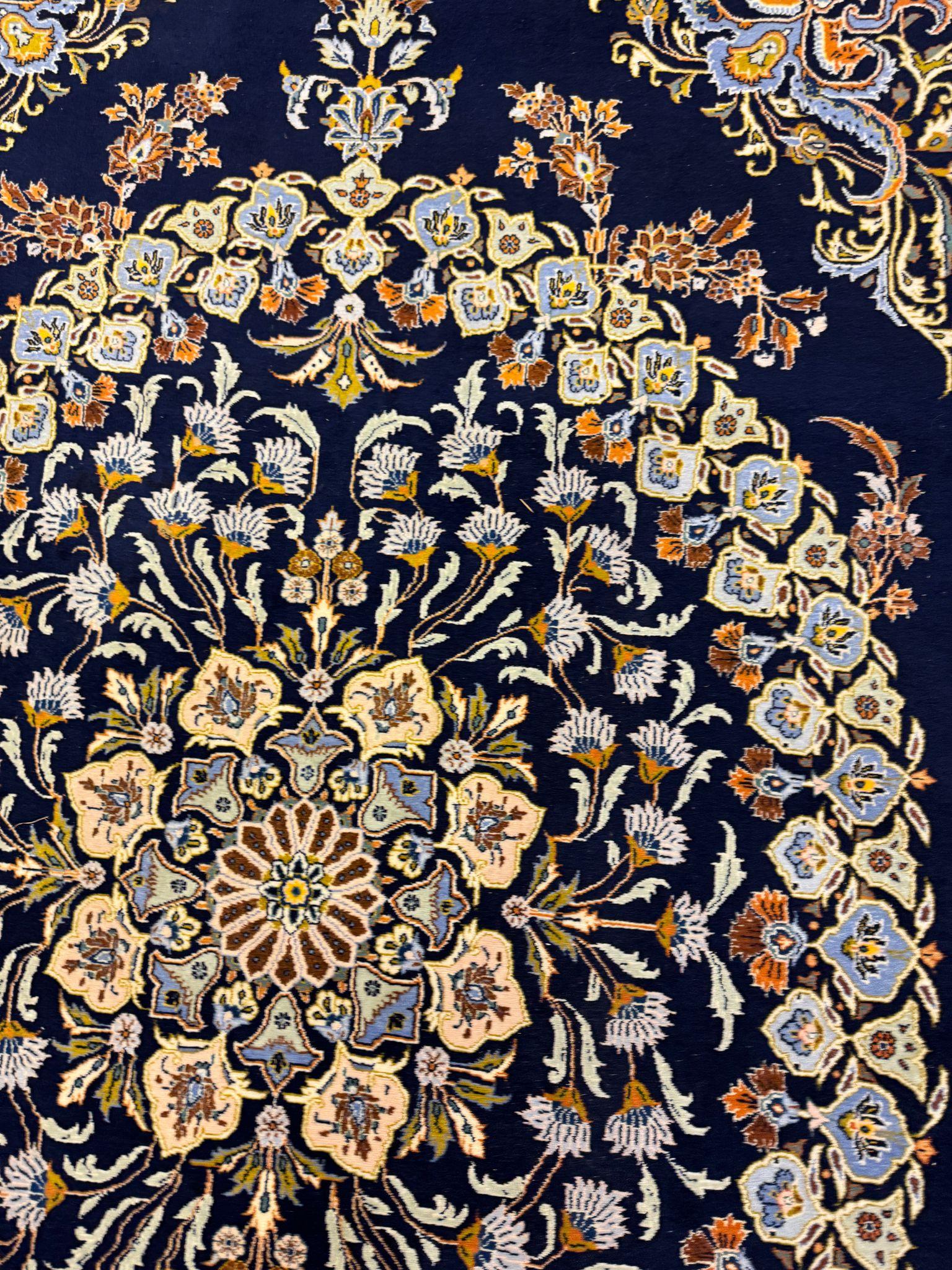Marineblauer Vintage-Teppich, Kashan-Teppich Floral Design Teppich für Heimtextilien im Angebot 1