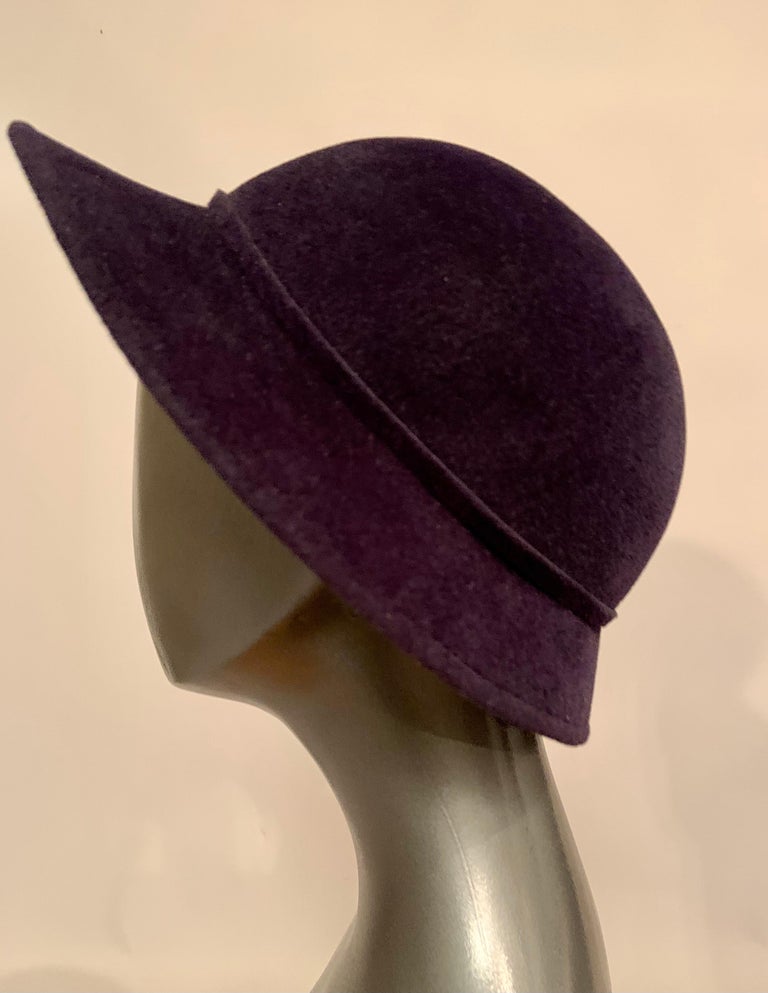 Navy Blue Wool Felt Hat with Feather Trim In Excellent Condition For Sale In New Hope, PA