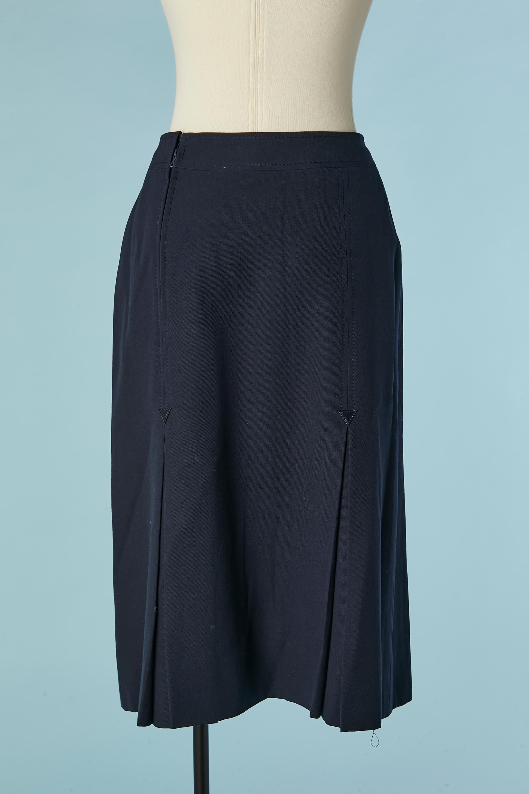 Jupe plissée en laine bleu marine avec métal doré marque CELINE Excellent état - En vente à Saint-Ouen-Sur-Seine, FR