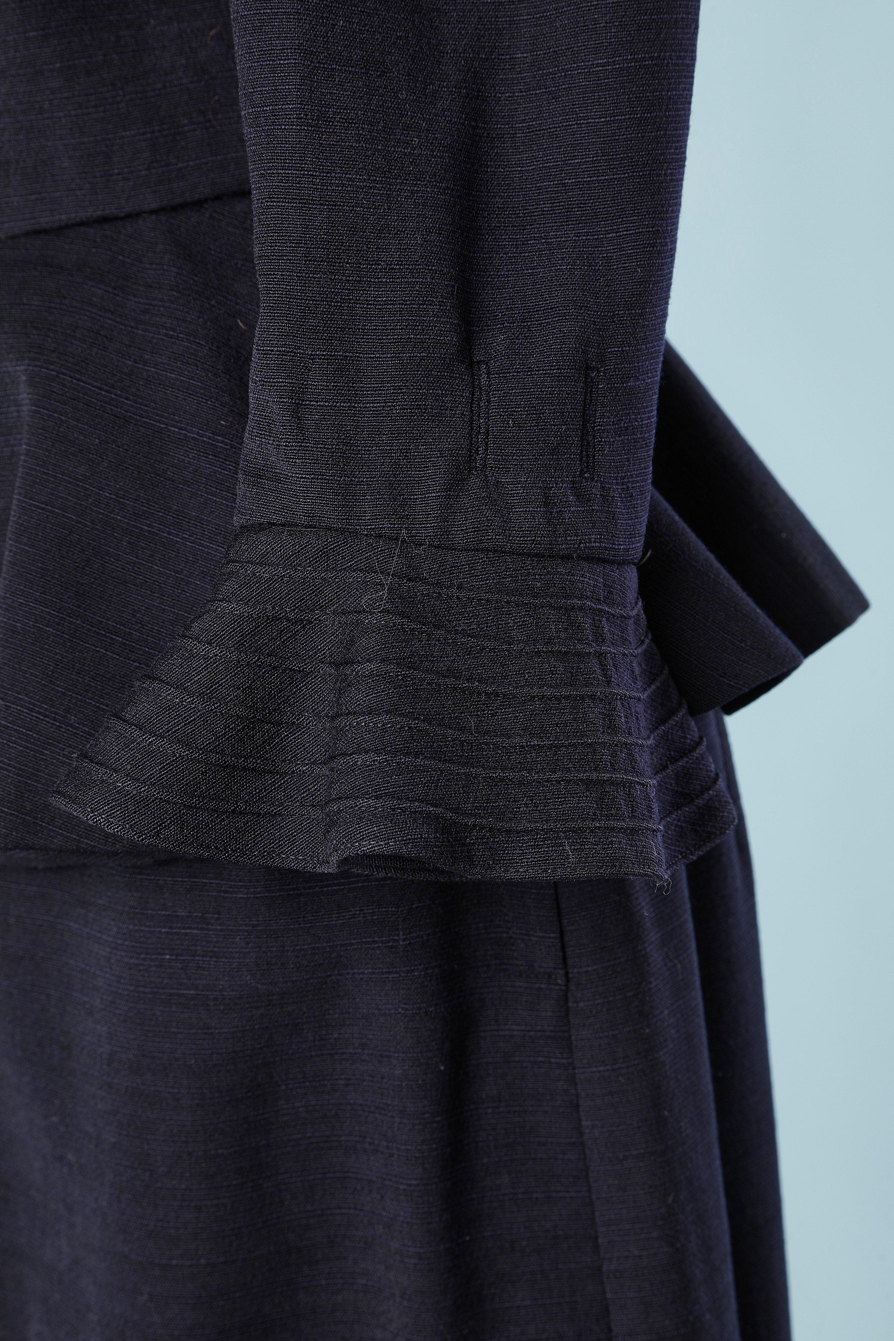 Navy blue wool skirt suit with top-stitching Lilli Ann Circa 1940 In Excellent Condition For Sale In Saint-Ouen-Sur-Seine, FR