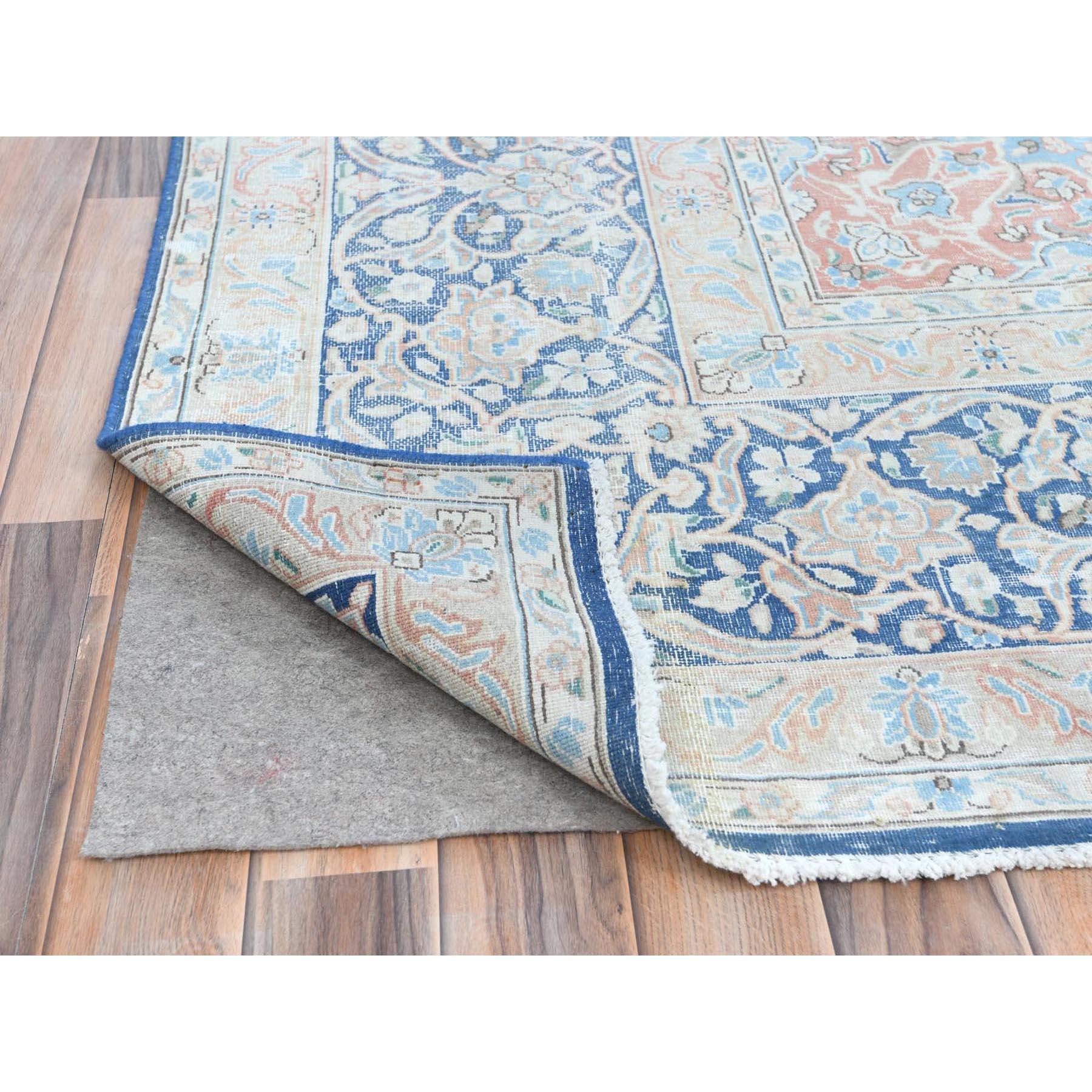 Marineblauer, handgeknüpfter, alter, persischer Kerman-Teppich aus Wolle im Used-Look (Handgeknüpft) im Angebot