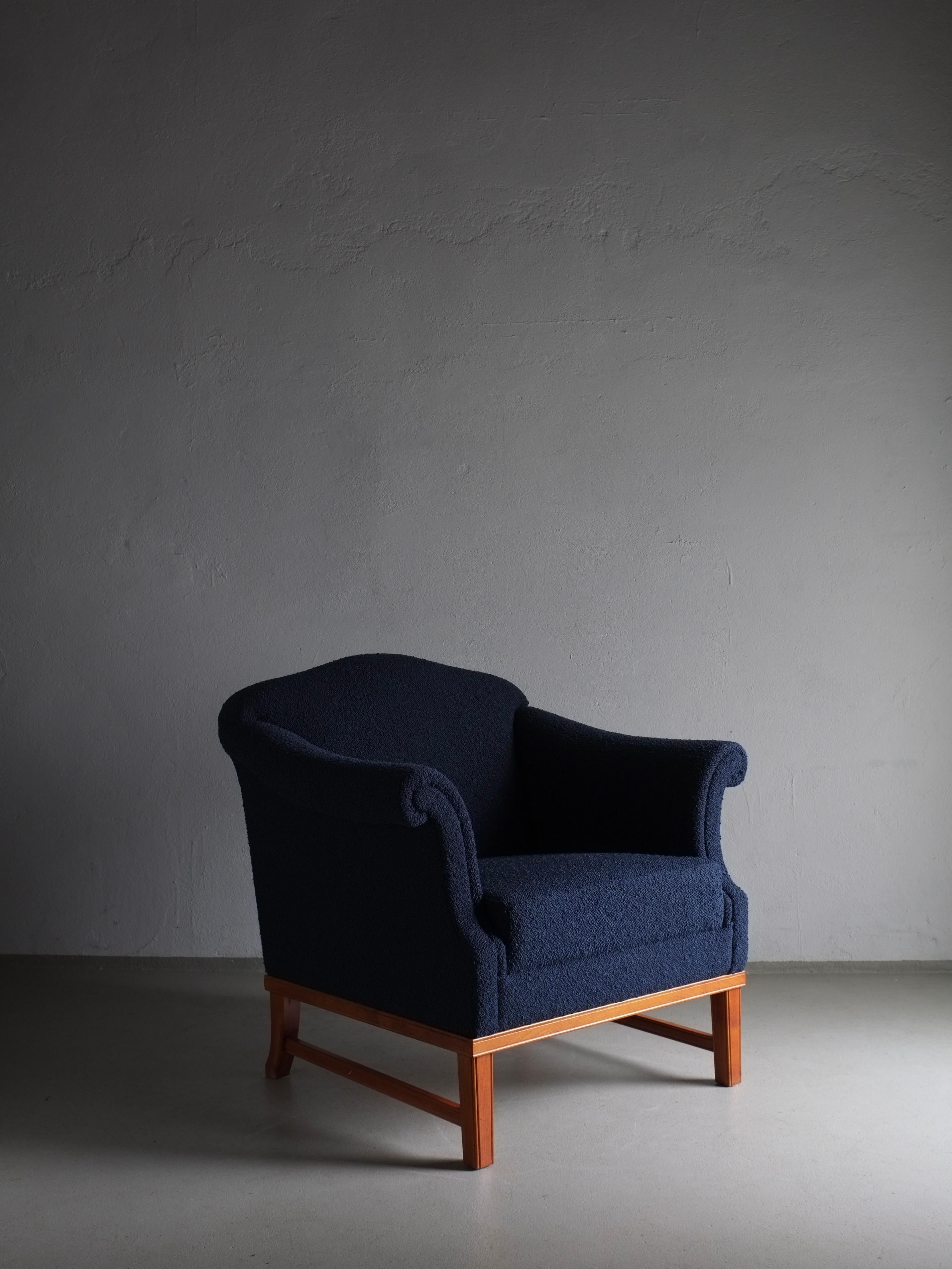 Deep navy lounge chair with a carved back detail and wooden frame, newly upholstered with Dedar boucle fabric. I have two chairs in navy and one in pearl gray.

Additional information:
Country of manufacture: Sweden
Period: 1940s
Dimensions: W 83 cm