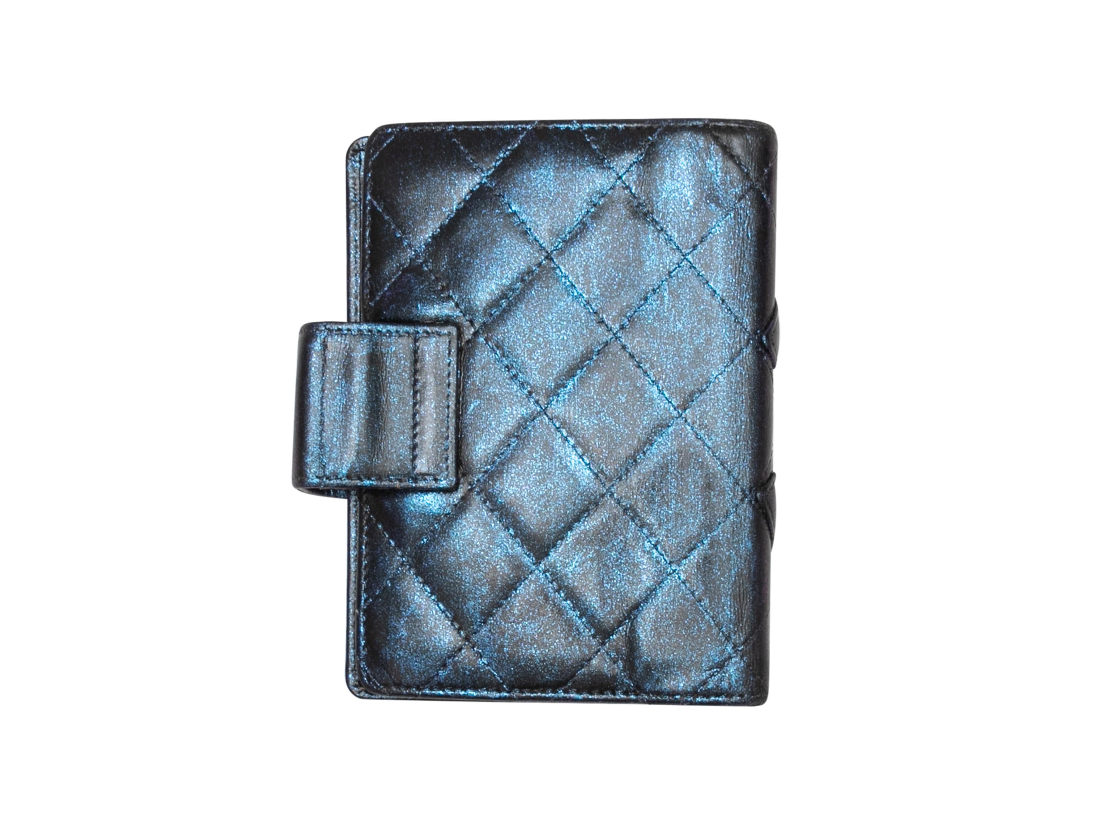 Marineblauer, gesteppter CC-Planer von Chanel. Seitlicher Klappenverschluss. 1