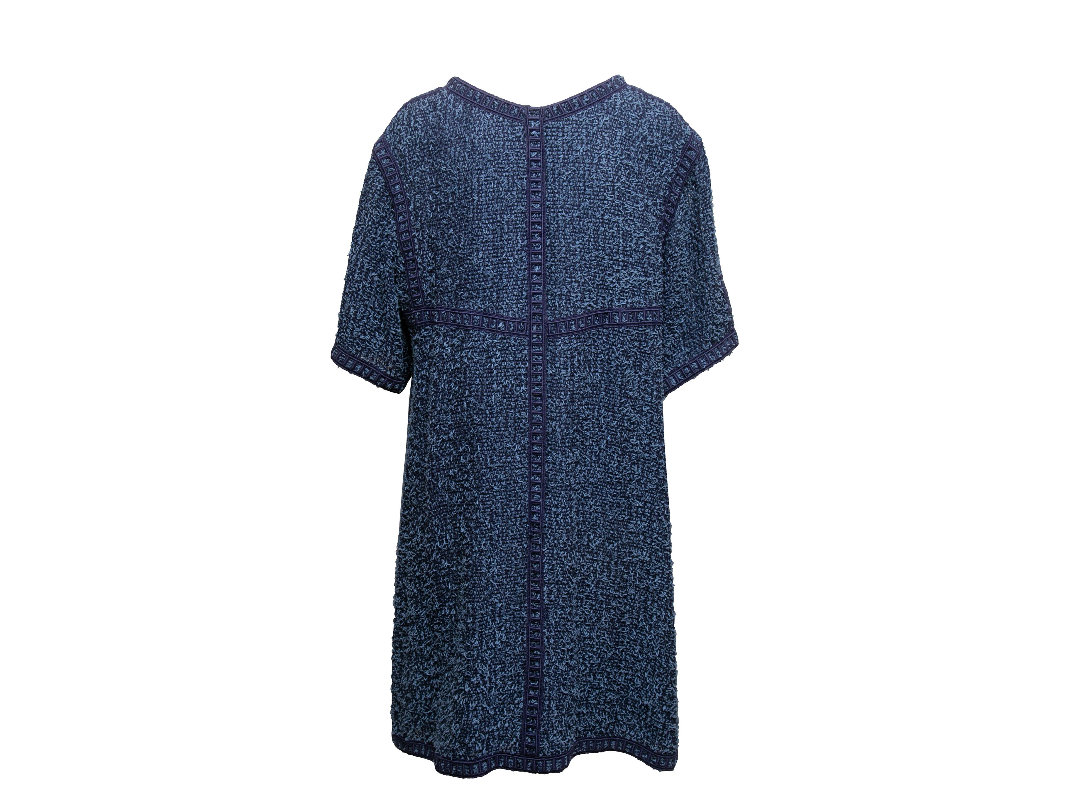 Violet Chanel - Robe à manches courtes en tweed bleu marine, taille FR 50 en vente