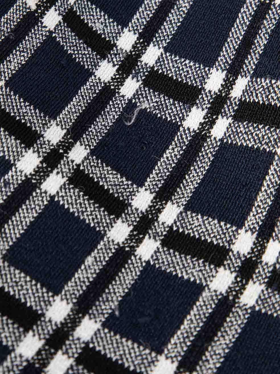 Marineblaues Pulloverhemd mit kariertem Muster Größe L im Angebot 1