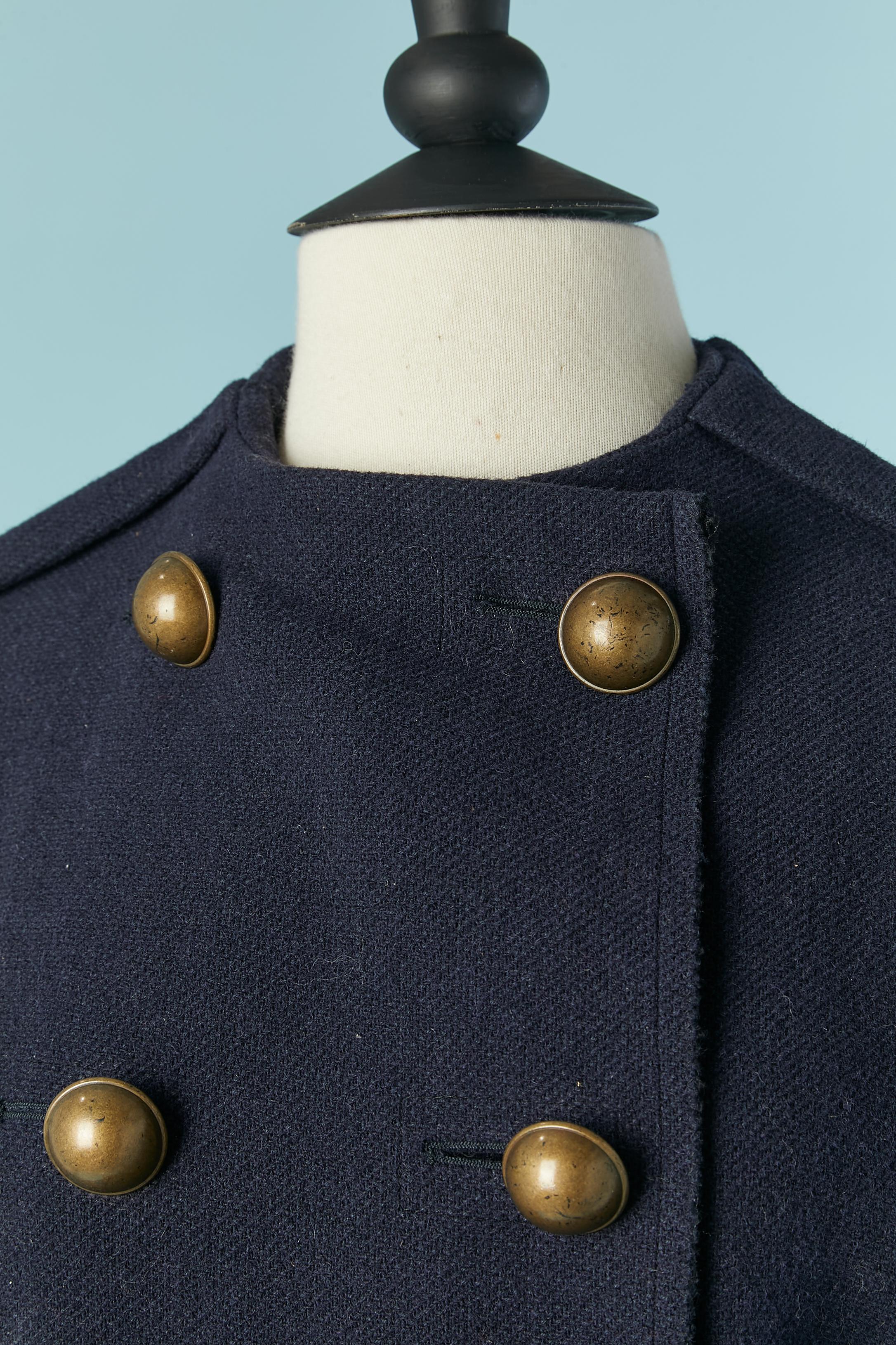 Navy double-breasted coat.Fabric composition: 67% cotton, 27% wool, 6% polyamide. No lining. 
Pocket on both side. Raglan sleeve
SIZE 38 (M) on tag but fit also L 