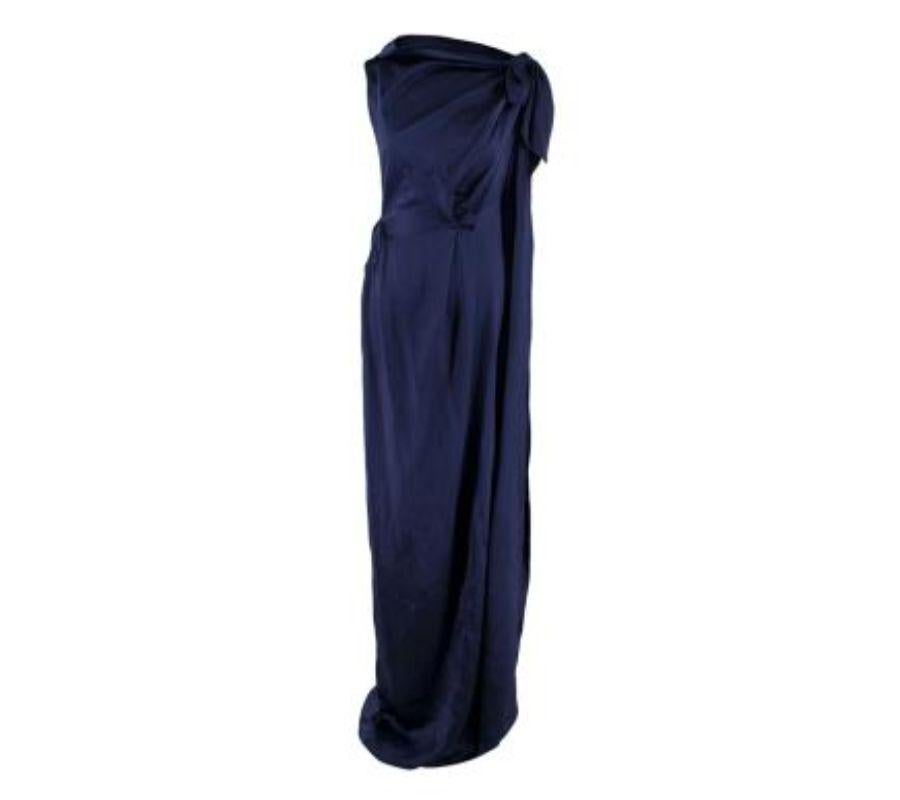 Roland Mouret Navy Hammered Silk-Satin Draped Gown
 
 - Lightweight, fluid silk gown 
 - Draped bateau neckline
 - Elegant side slit 
 - Draped details 
 - Side exposed zip fastening 
 
 Materials:
 100% Silk 
 
 Made in China 
 Specialist dry clean