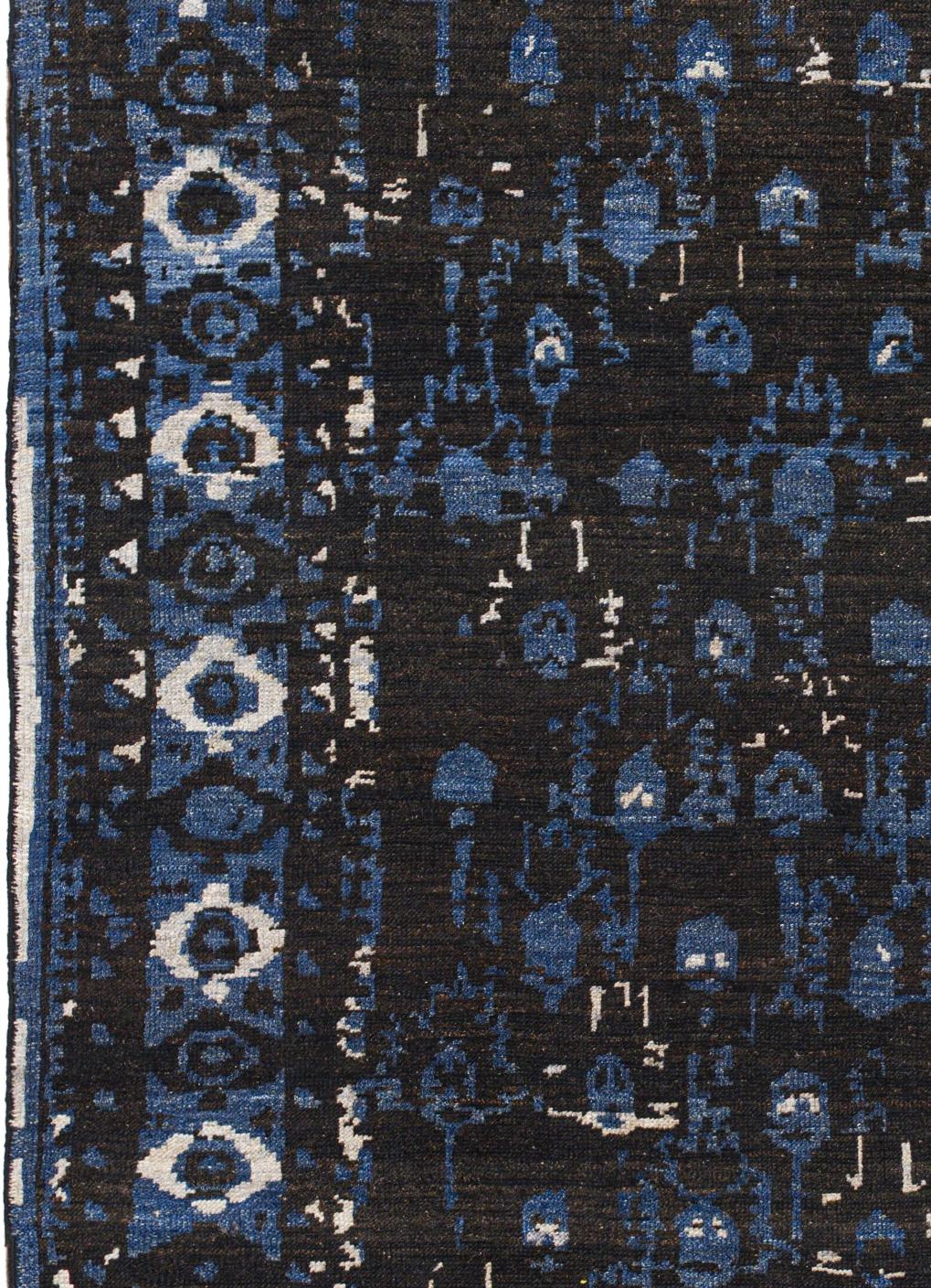 Marineblaue indische Wolle Hand geknüpft Teppich 8 ft 0 in x 9 ft 9 in (21. Jahrhundert und zeitgenössisch) im Angebot