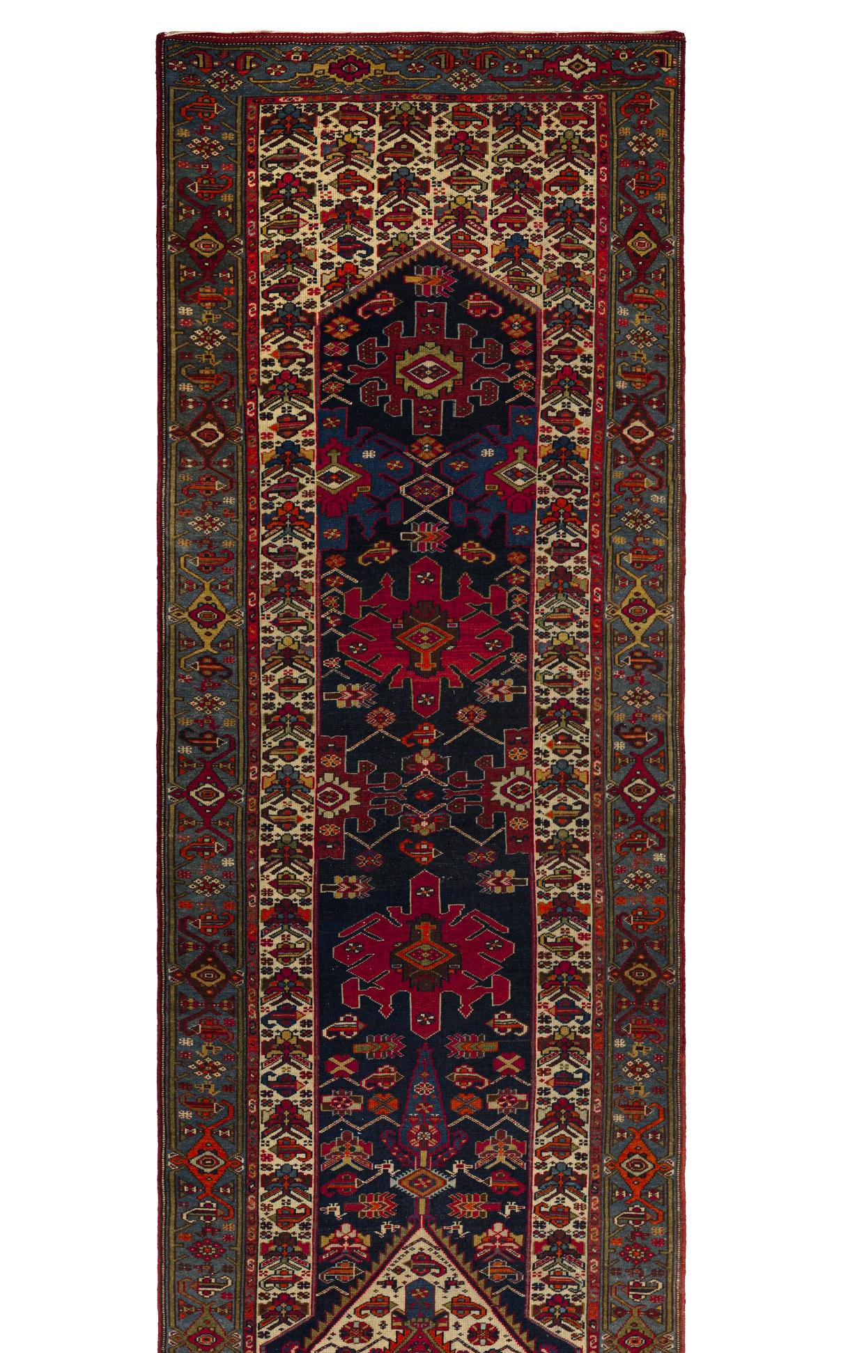 Navy Malayer Wool Hand Knotted Runner 3 ft x 19 ft, Diamond Medallion Harmony (Handgewebt) im Angebot