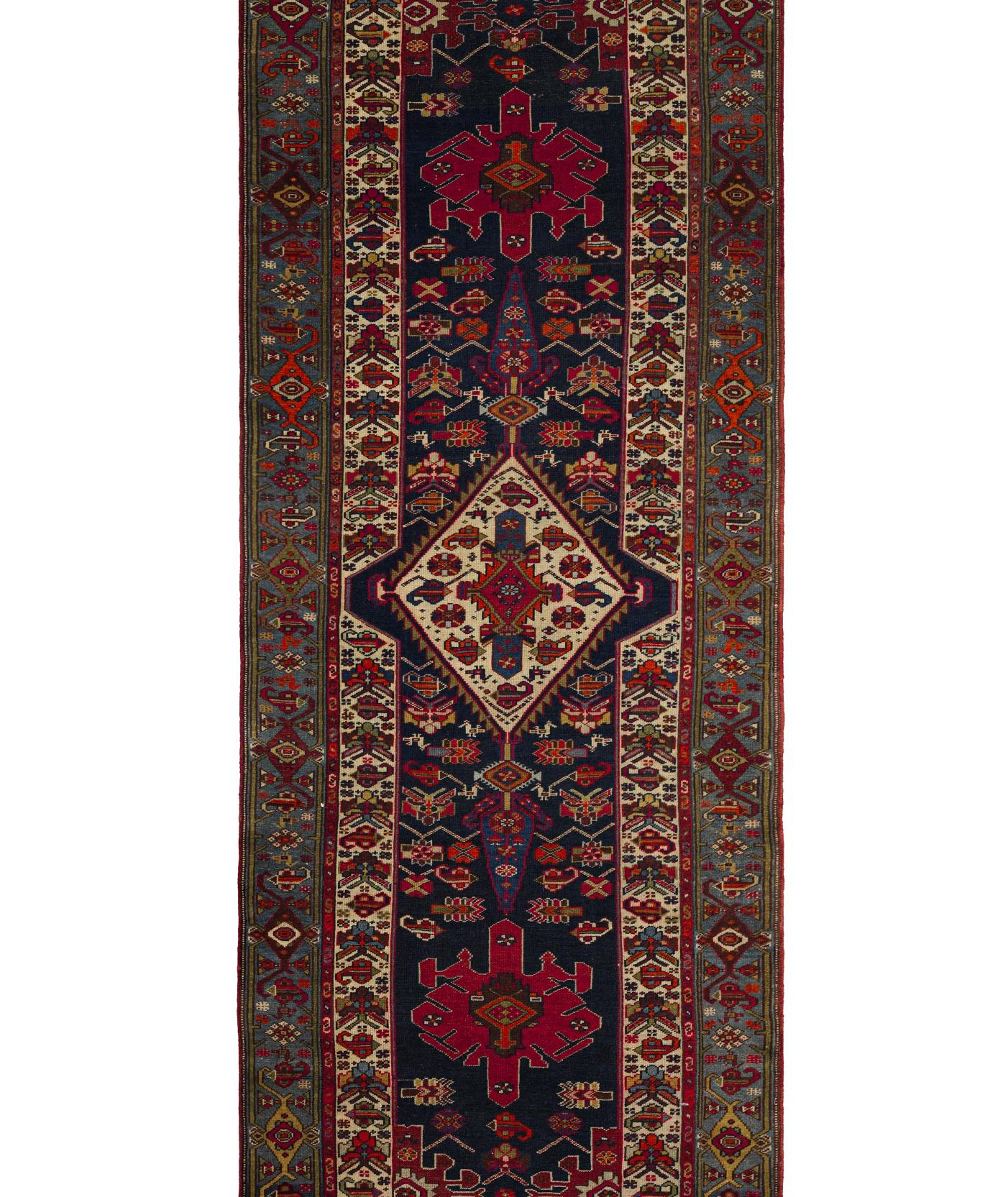 Navy Malayer Wool Hand Knotted Runner 3 ft x 19 ft, Diamond Medallion Harmony (Spätes 19. Jahrhundert) im Angebot