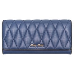 Portefeuille Continental en cuir matelassé miu miu bleu marine