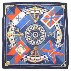Foulard en soie imprimée à motif de sextants Hermes marine et multicolore