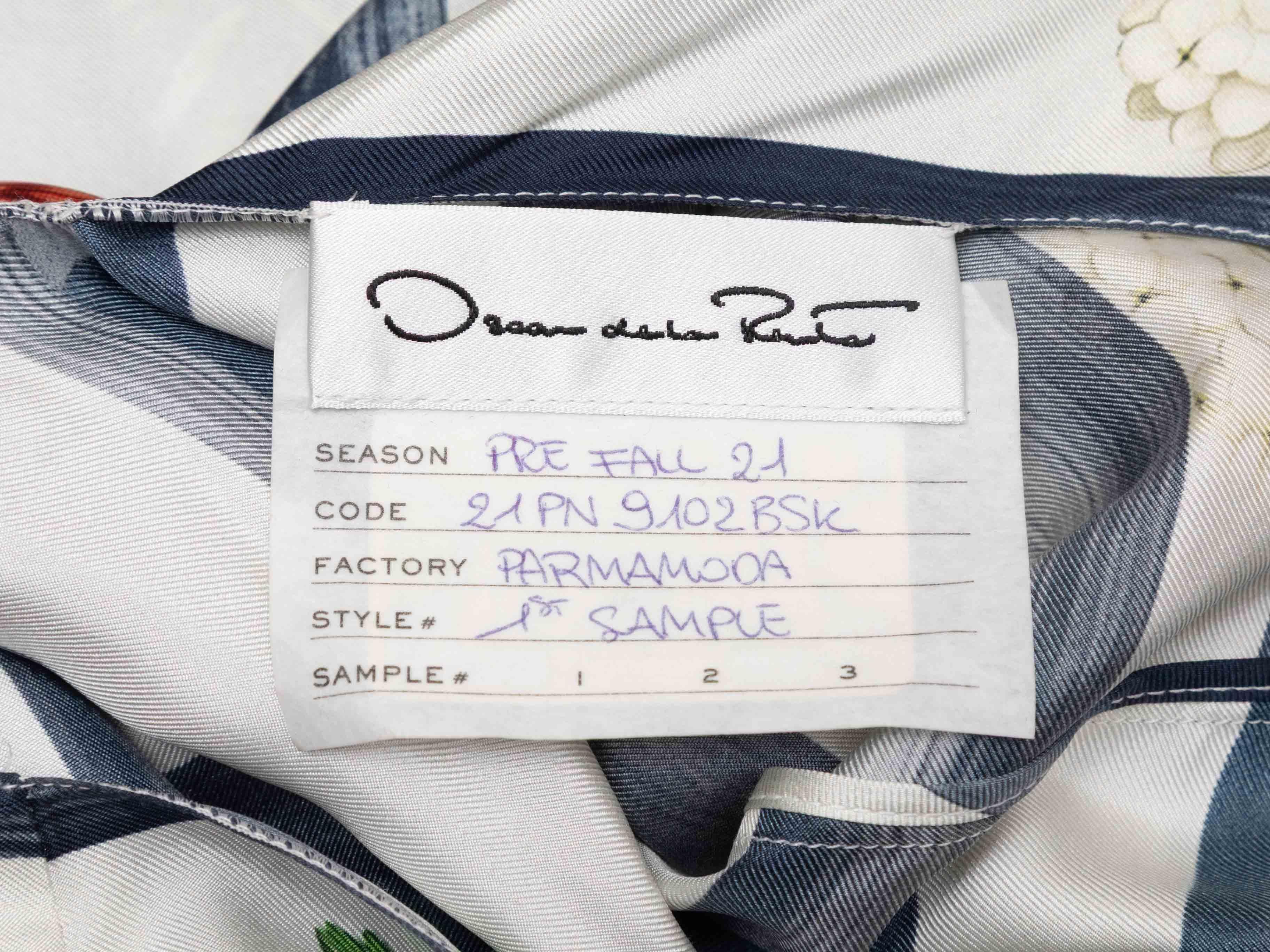 Caftan en soie rayée marine et multicolore Oscar De La Renta Taille US M/L Bon état - En vente à New York, NY