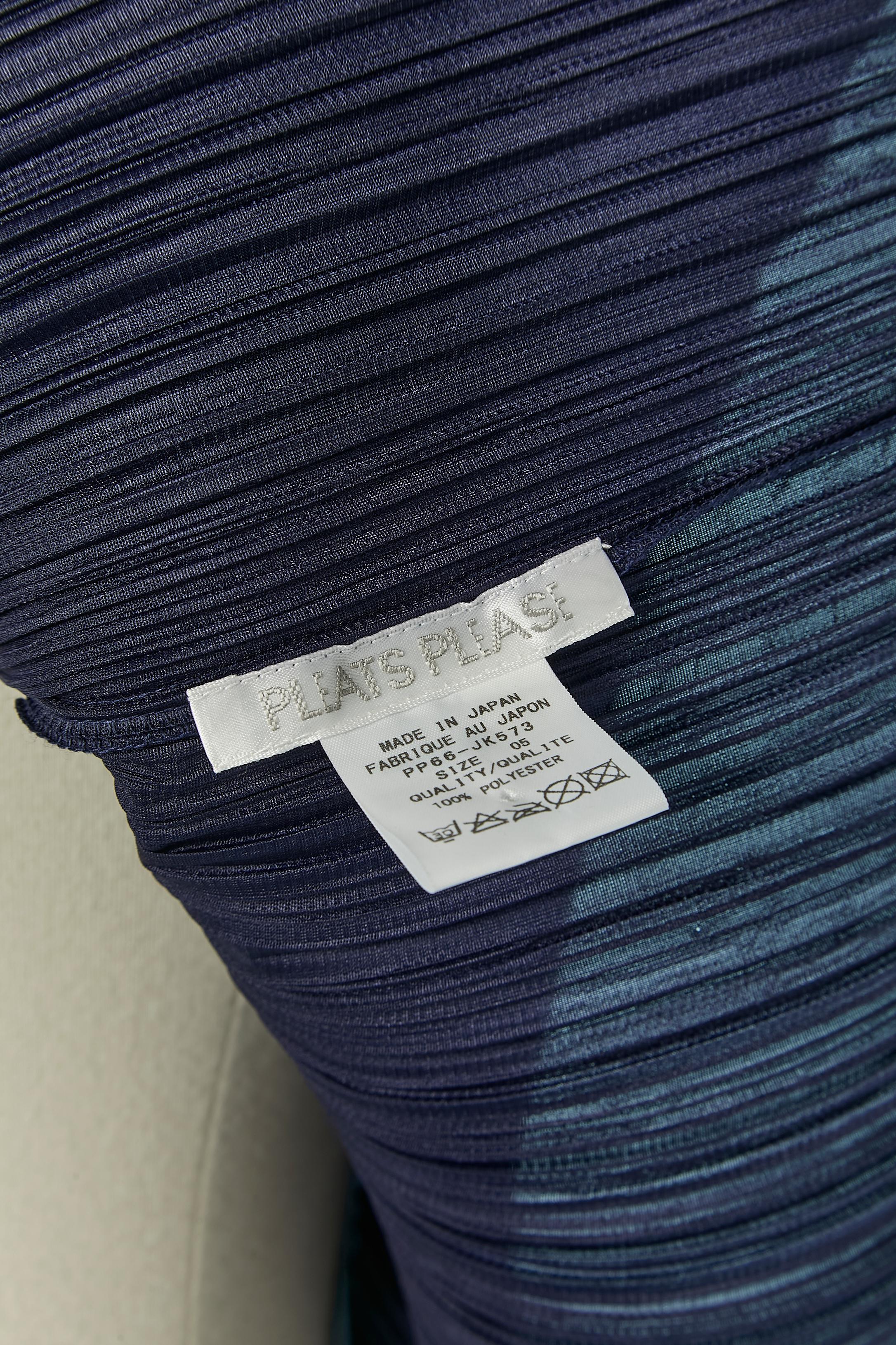 Navy pleated top and skirt ensemble PLEATS PLEASE ISSEY MIYAKE in vendita 5