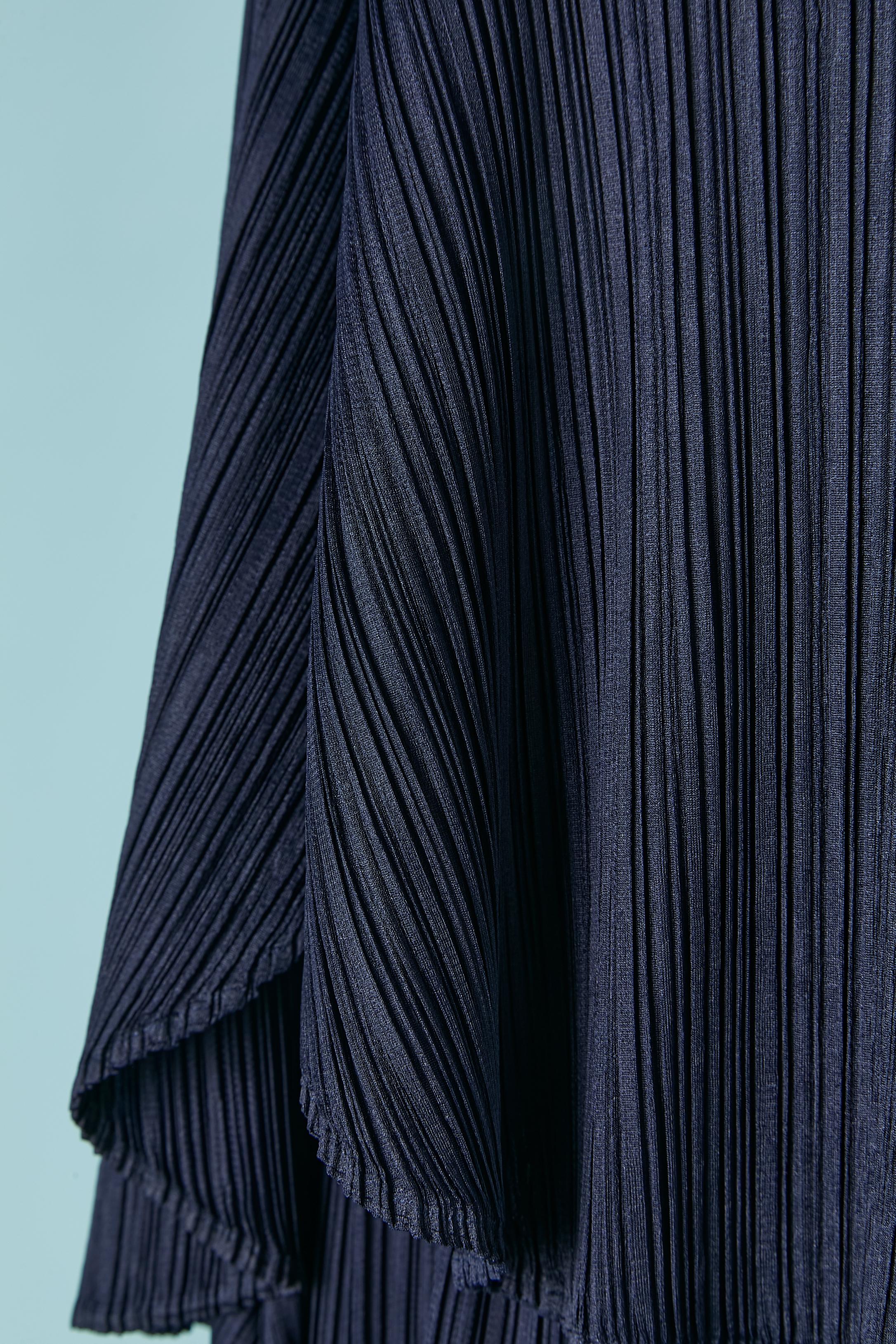 Navy pleated top and skirt ensemble PLEATS PLEASE ISSEY MIYAKE In condizioni ottime in vendita a Saint-Ouen-Sur-Seine, FR