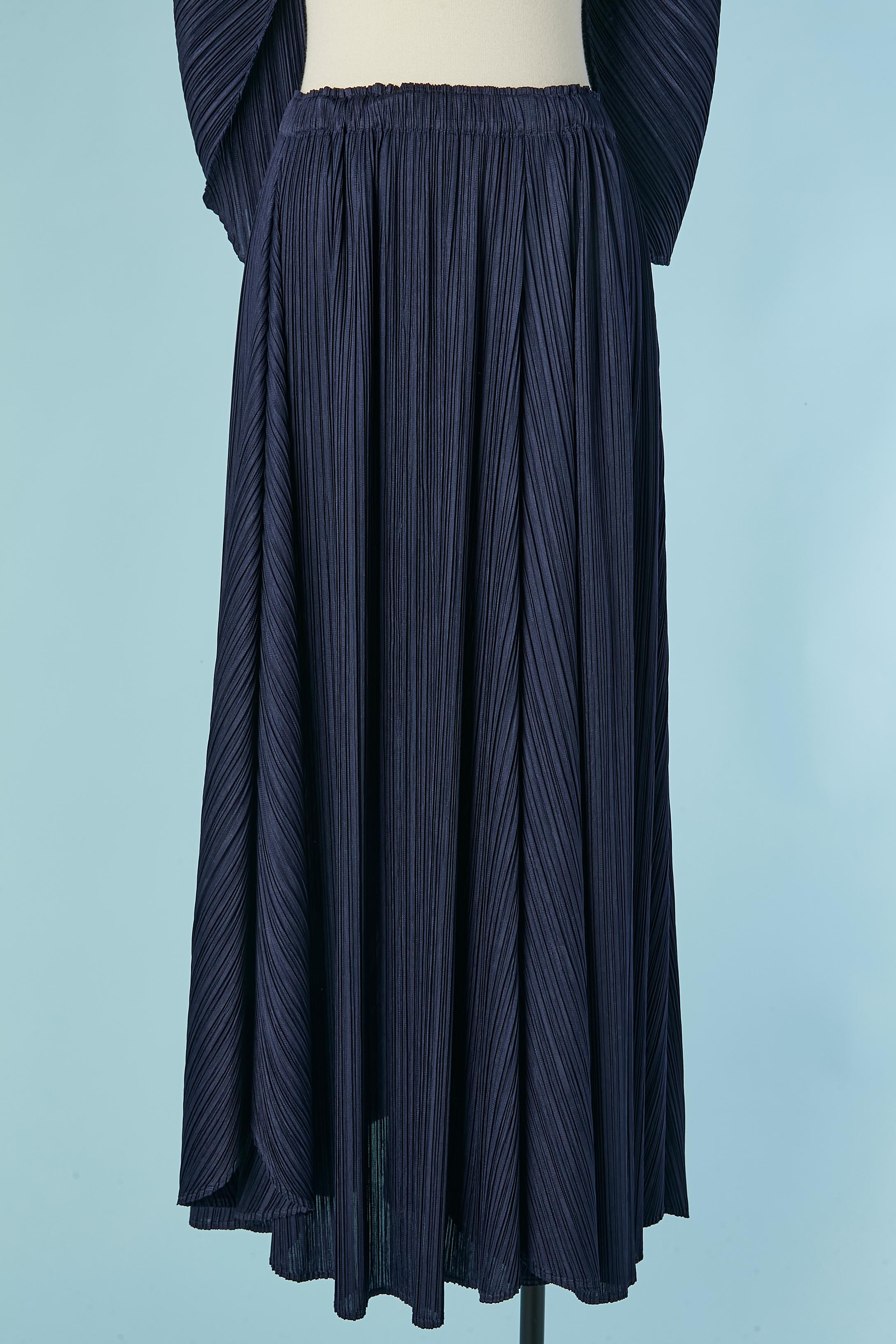Navy pleated top and skirt ensemble PLEATS PLEASE ISSEY MIYAKE in vendita 3