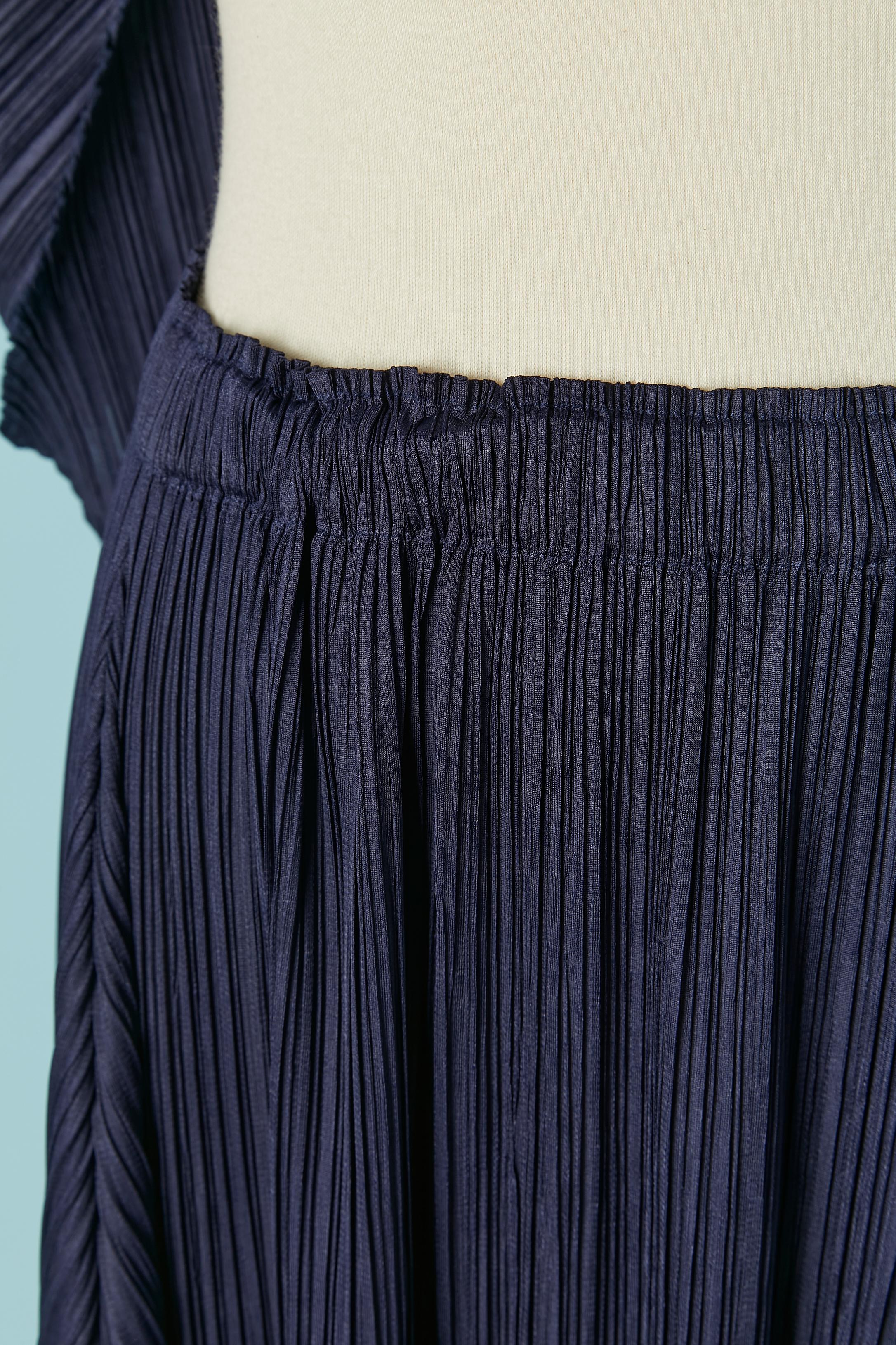 Navy pleated top and skirt ensemble PLEATS PLEASE ISSEY MIYAKE in vendita 4